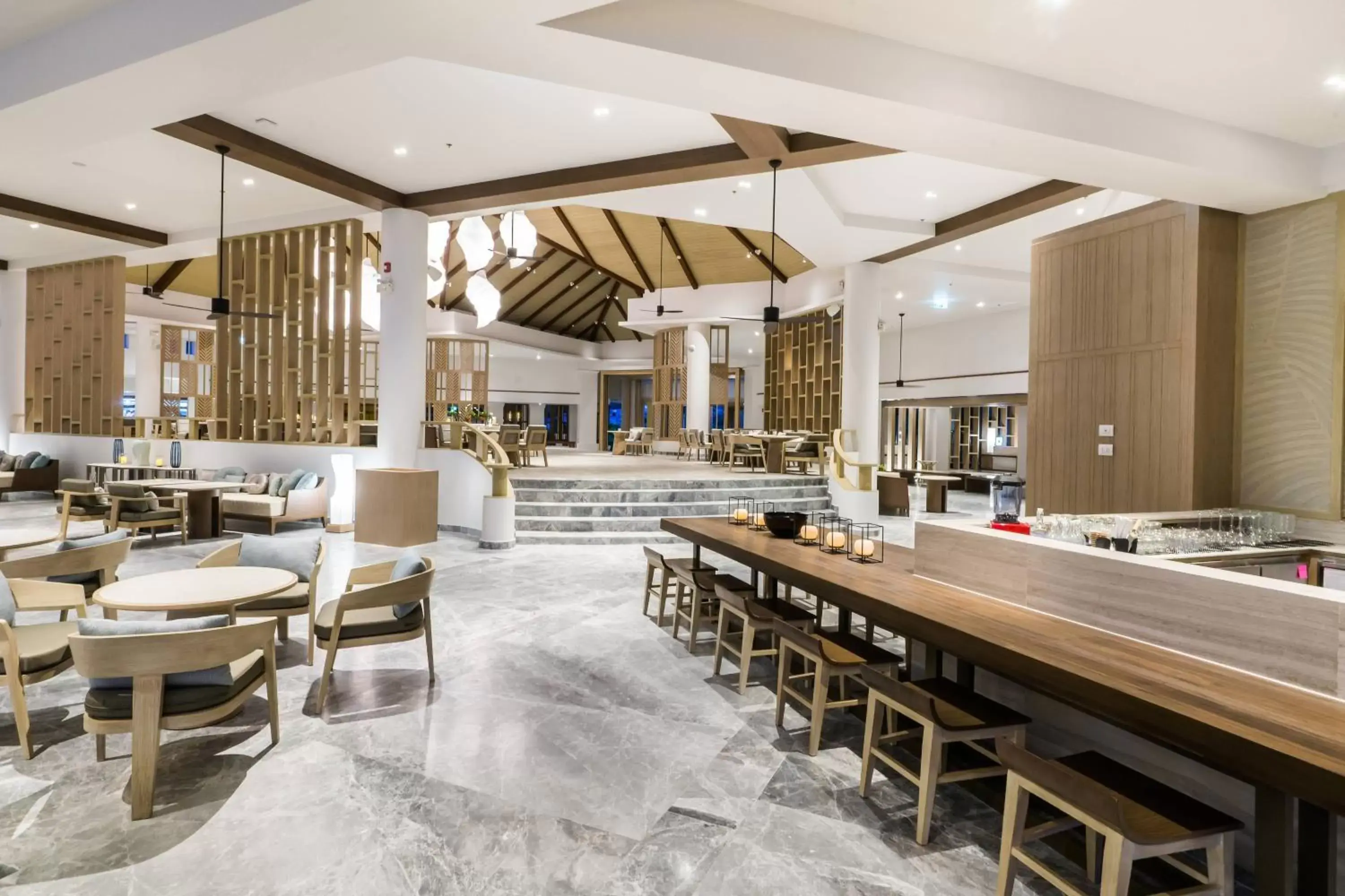 Lounge or bar, Restaurant/Places to Eat in Phuket Marriott Resort & Spa, Merlin Beach