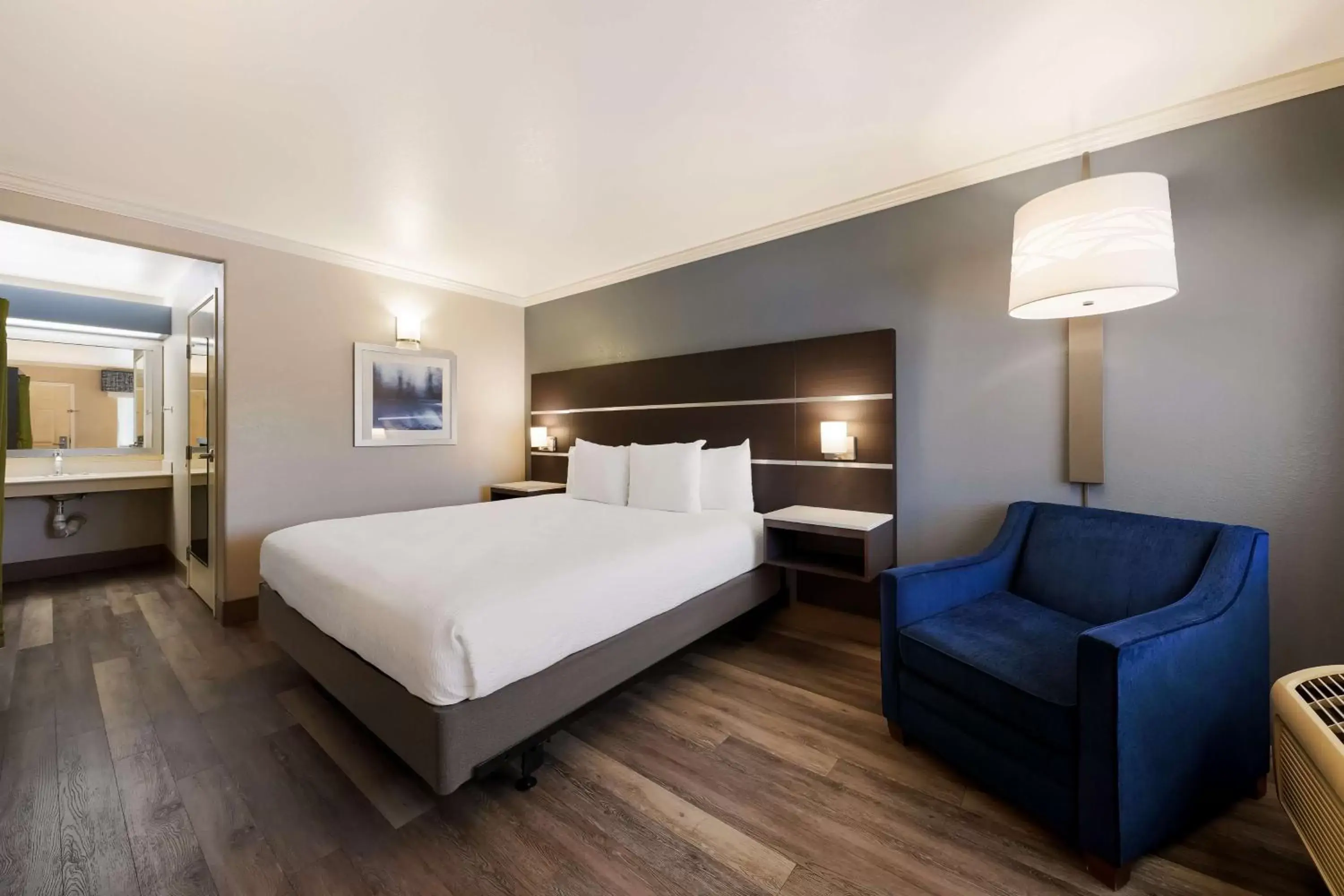 Bedroom in Best Western Inn & Suites Lemoore