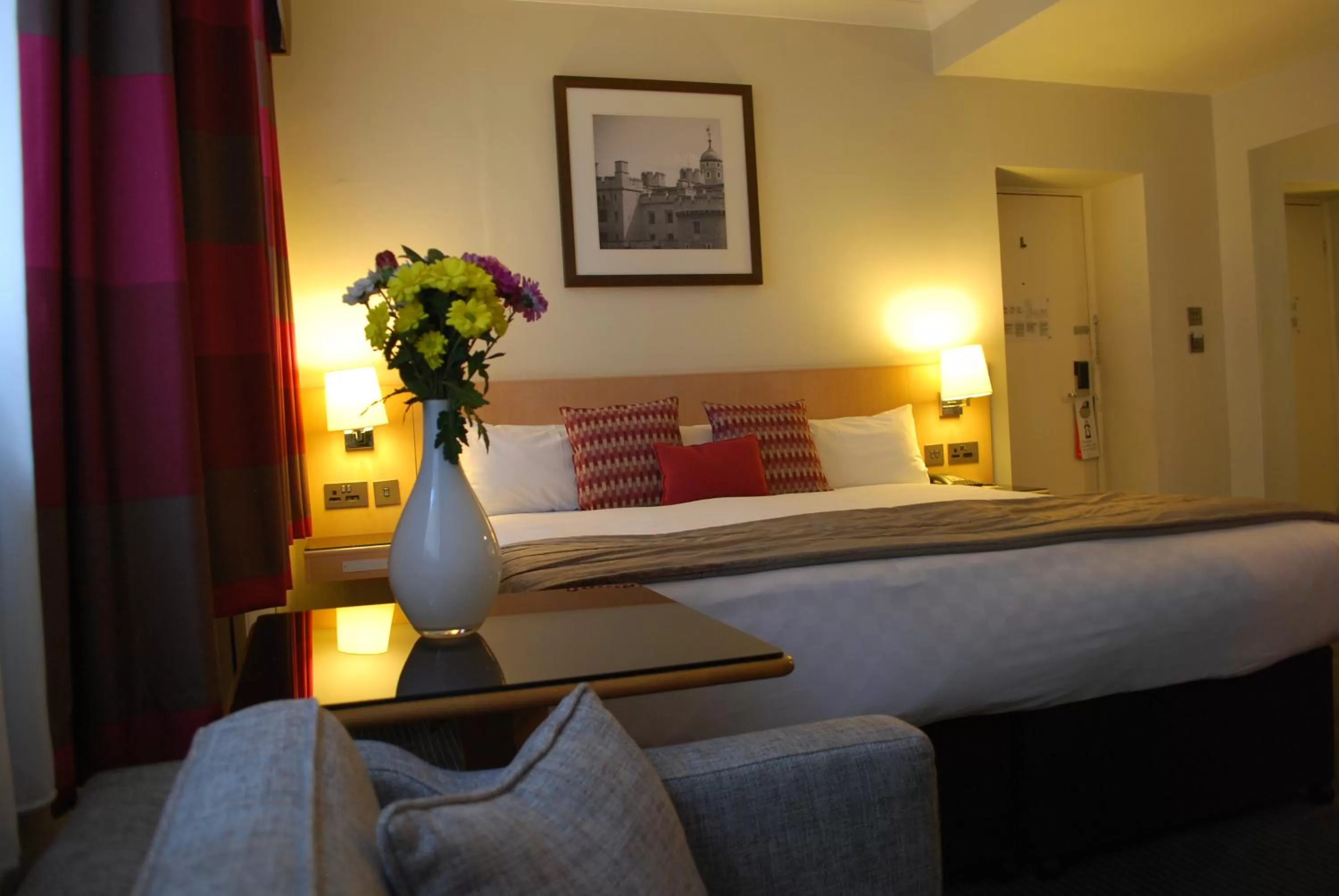 Bedroom, Bed in Thistle London Bloomsbury Park