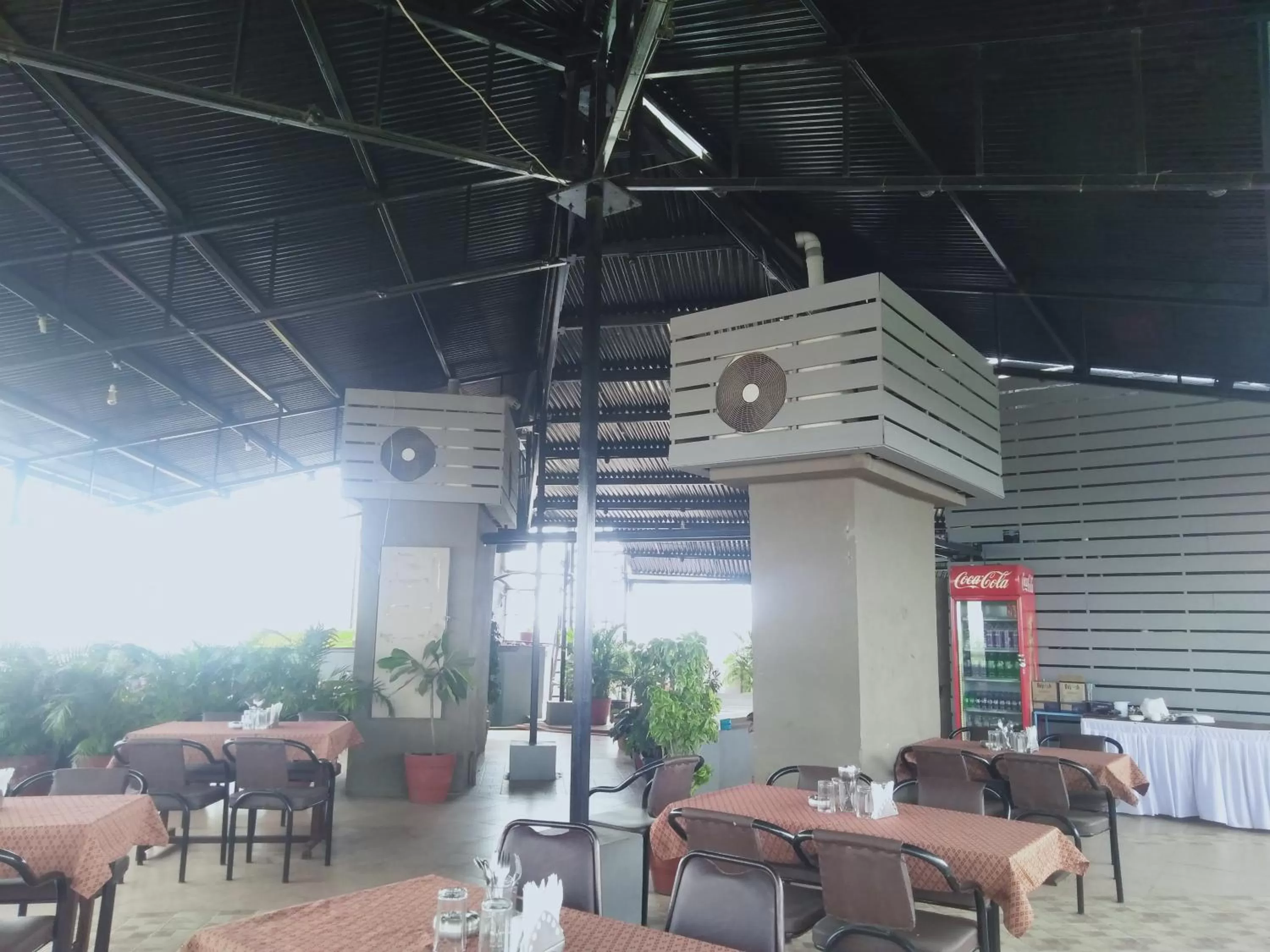 Restaurant/places to eat in Hotel Udayanraje Palace