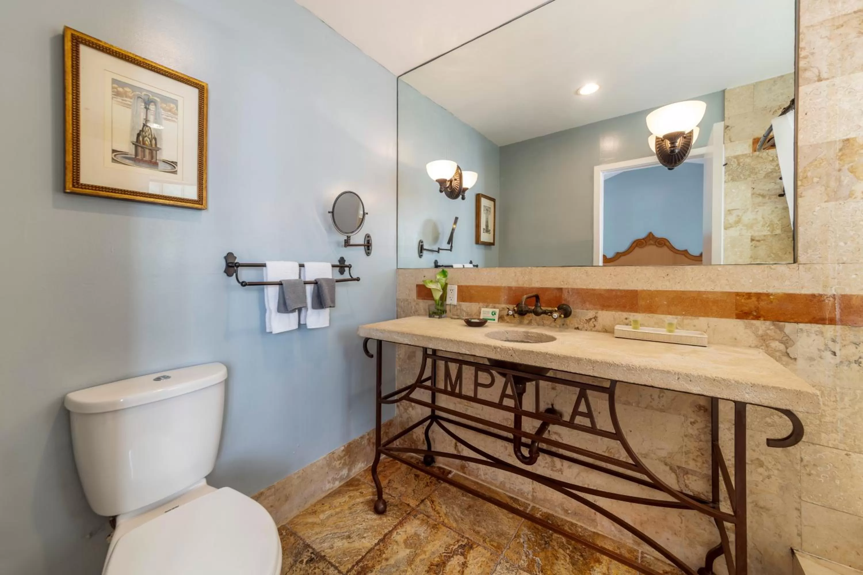 Bathroom in Hotel Impala by LuxUrban