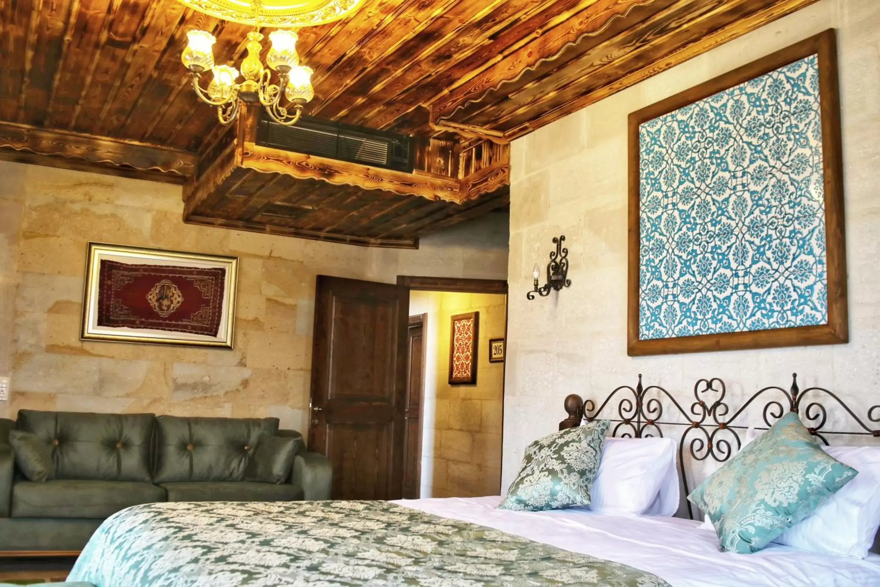 Bed in Caravanserai Inn Hotel