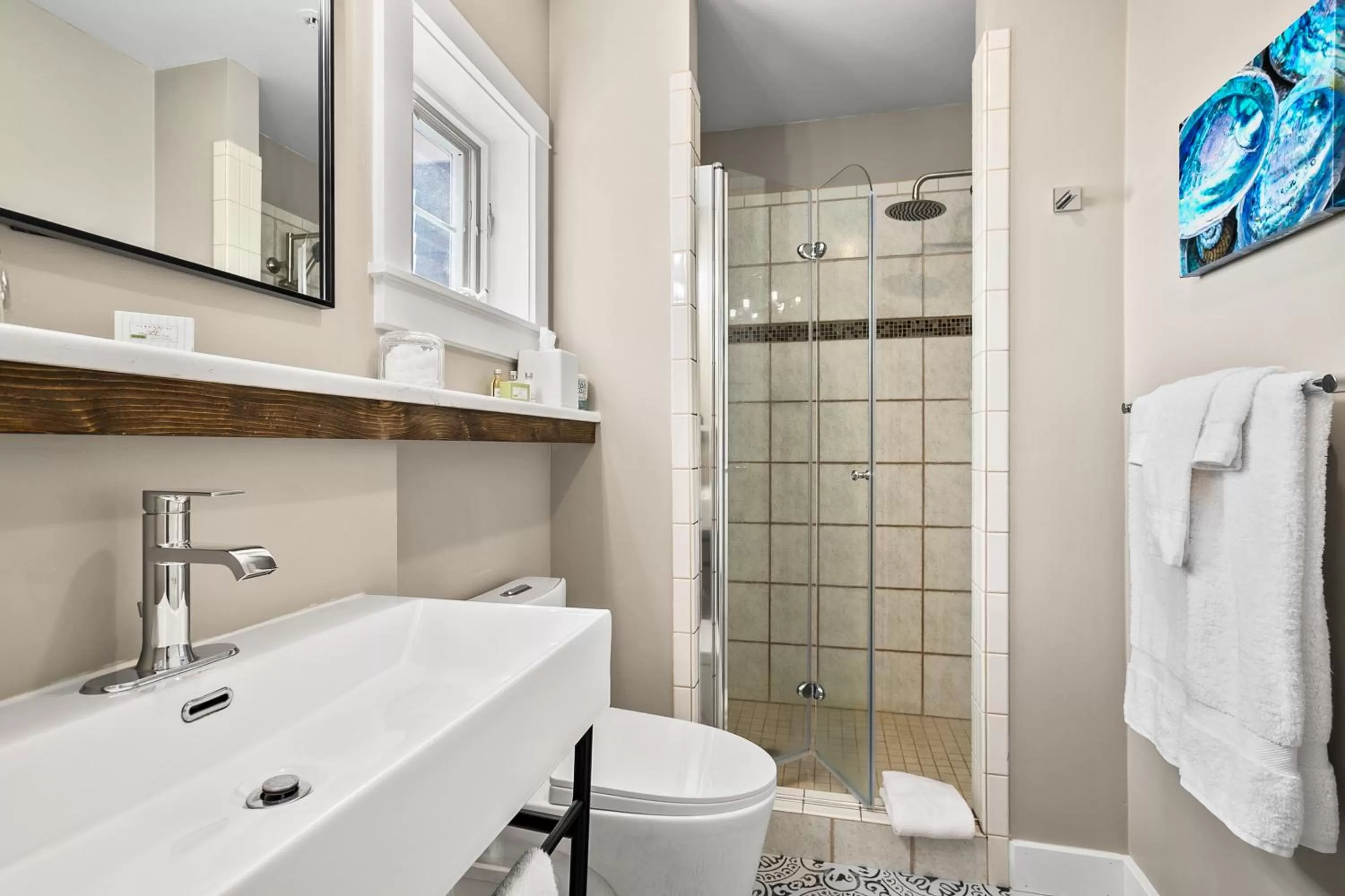 Bathroom in Saratoga Inn