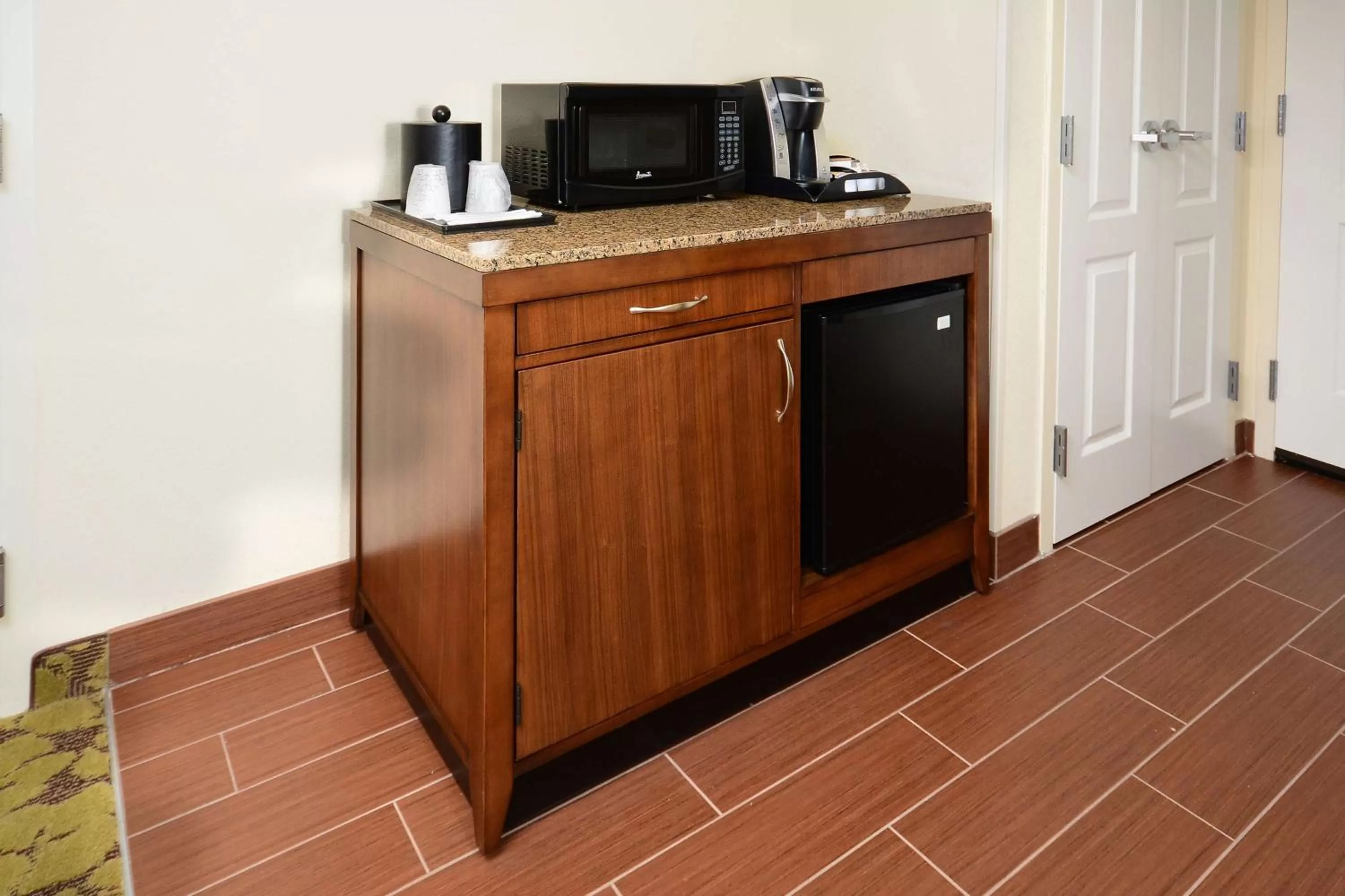 Photo of the whole room in Hilton Garden Inn Greensboro Airport