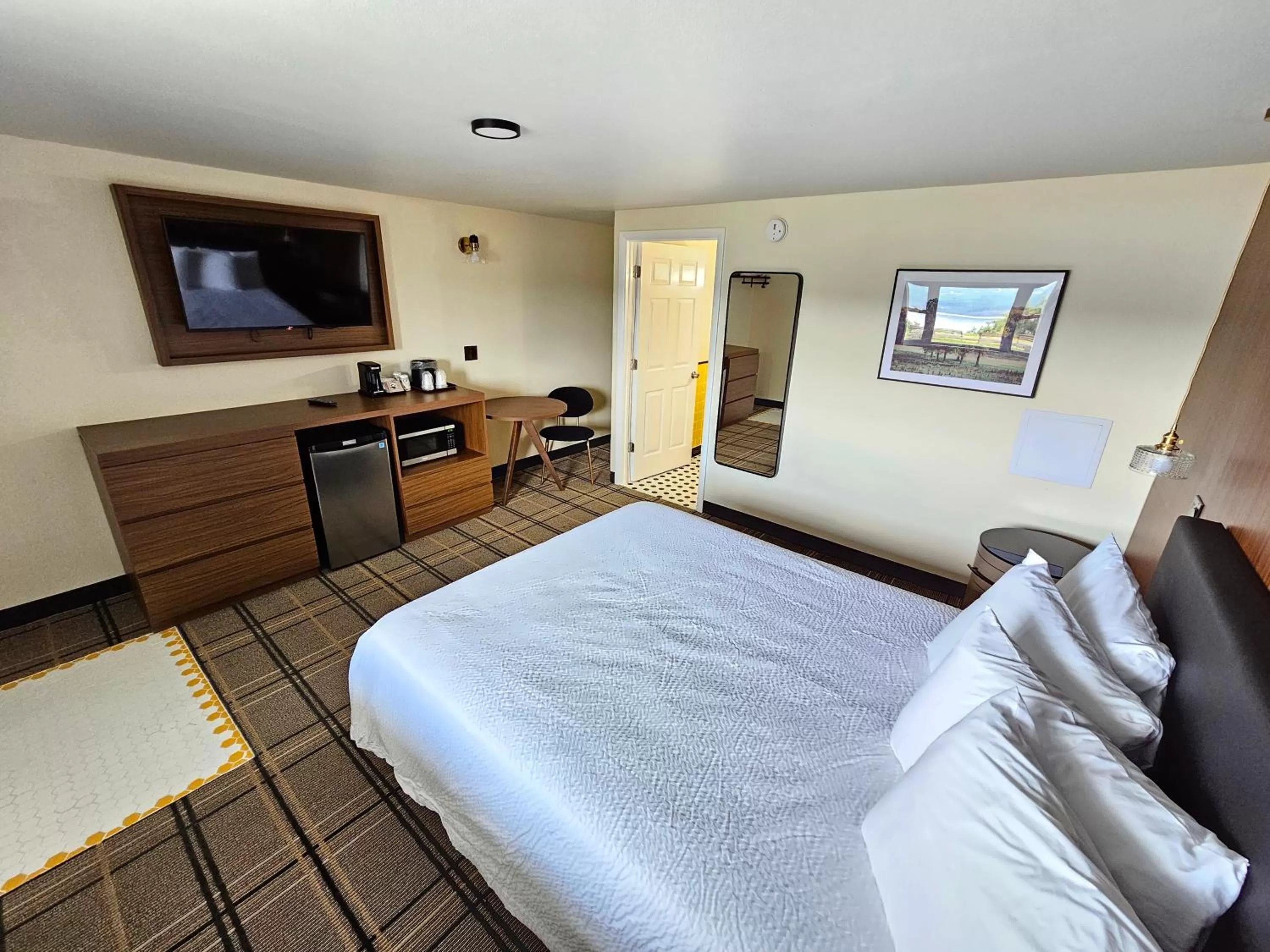 Bedroom, Bed in The Hotel Laurel at Seneca