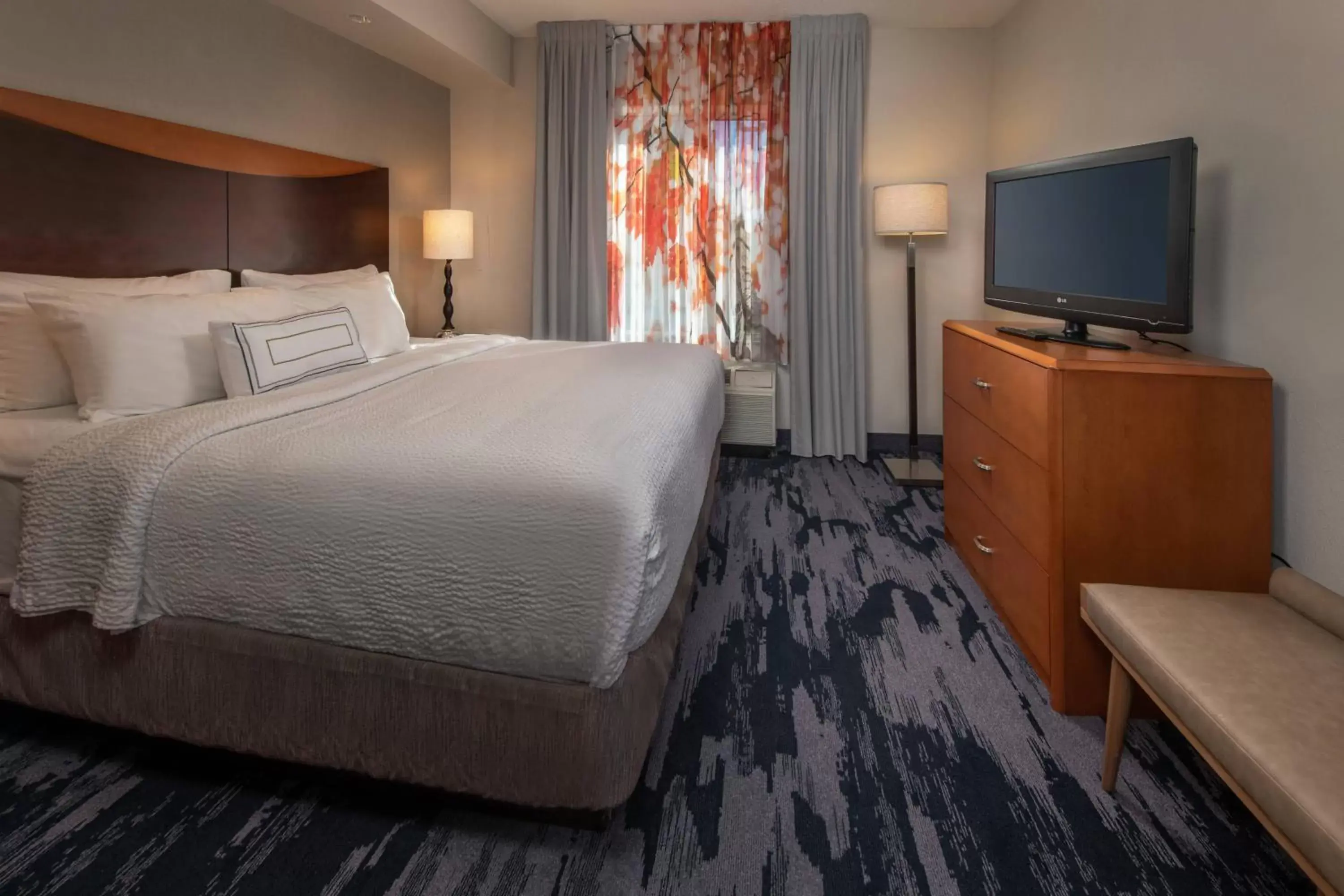 Bedroom, Bed in Fairfield Inn and Suites by Marriott Harrisonburg