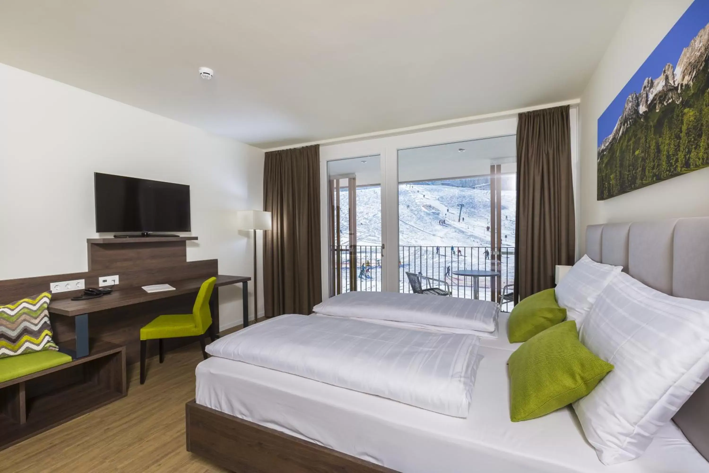 Two-Bedroom Family Room with connecting door in Sentido alpenhotel Kaiserfels