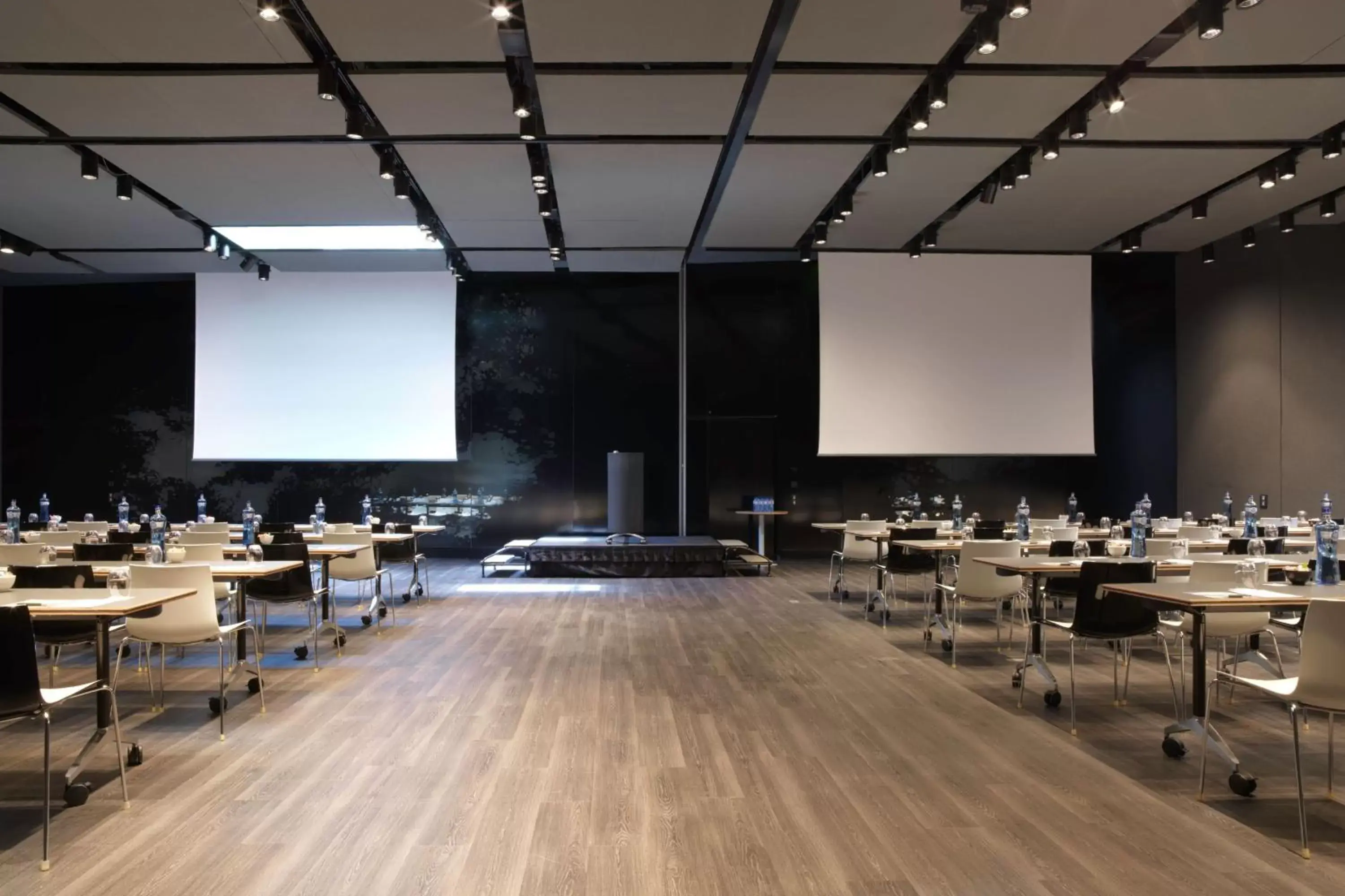 Meeting/conference room in Renaissance Barcelona Fira Hotel