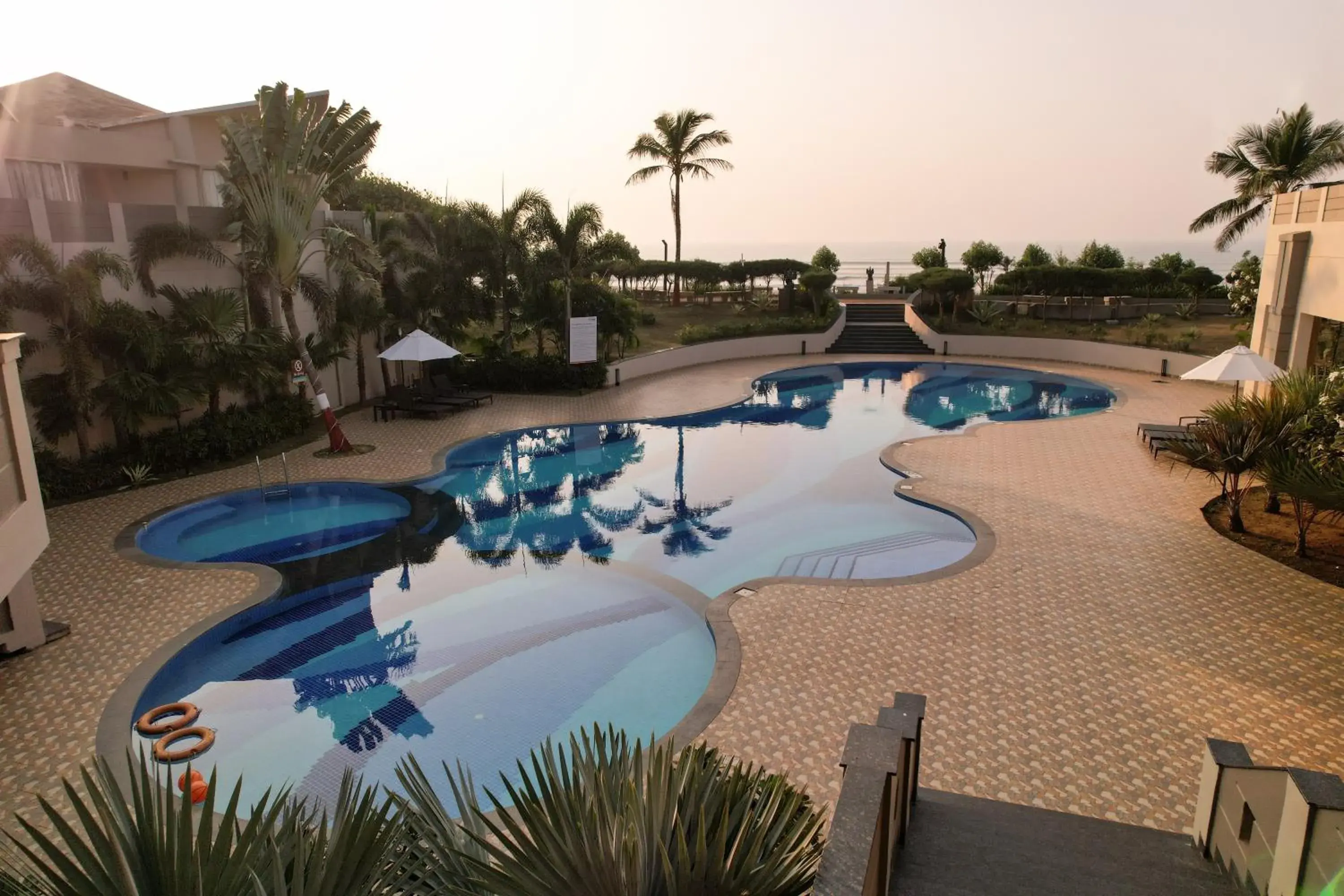 Swimming pool in Sterling Puri Swimming pool in Sterling Puri