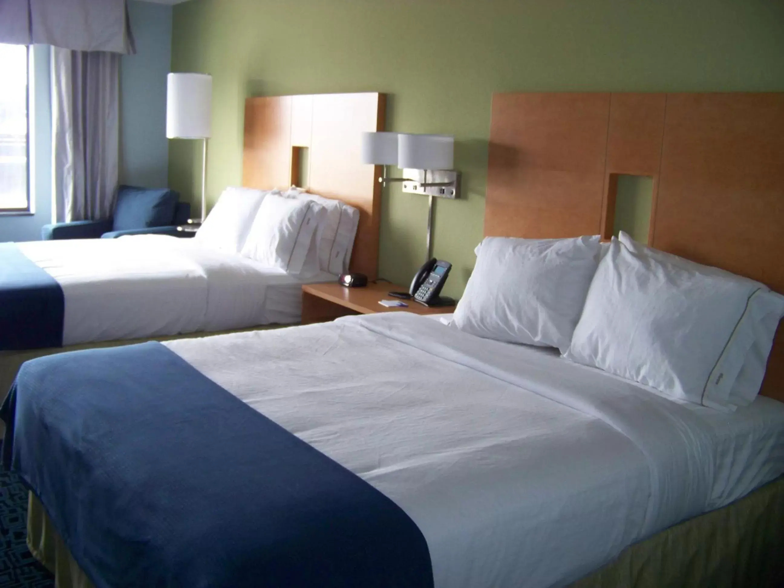 Bed in Holiday Inn Express Hotel & Suites Rock Springs Green River, an IHG Hotel