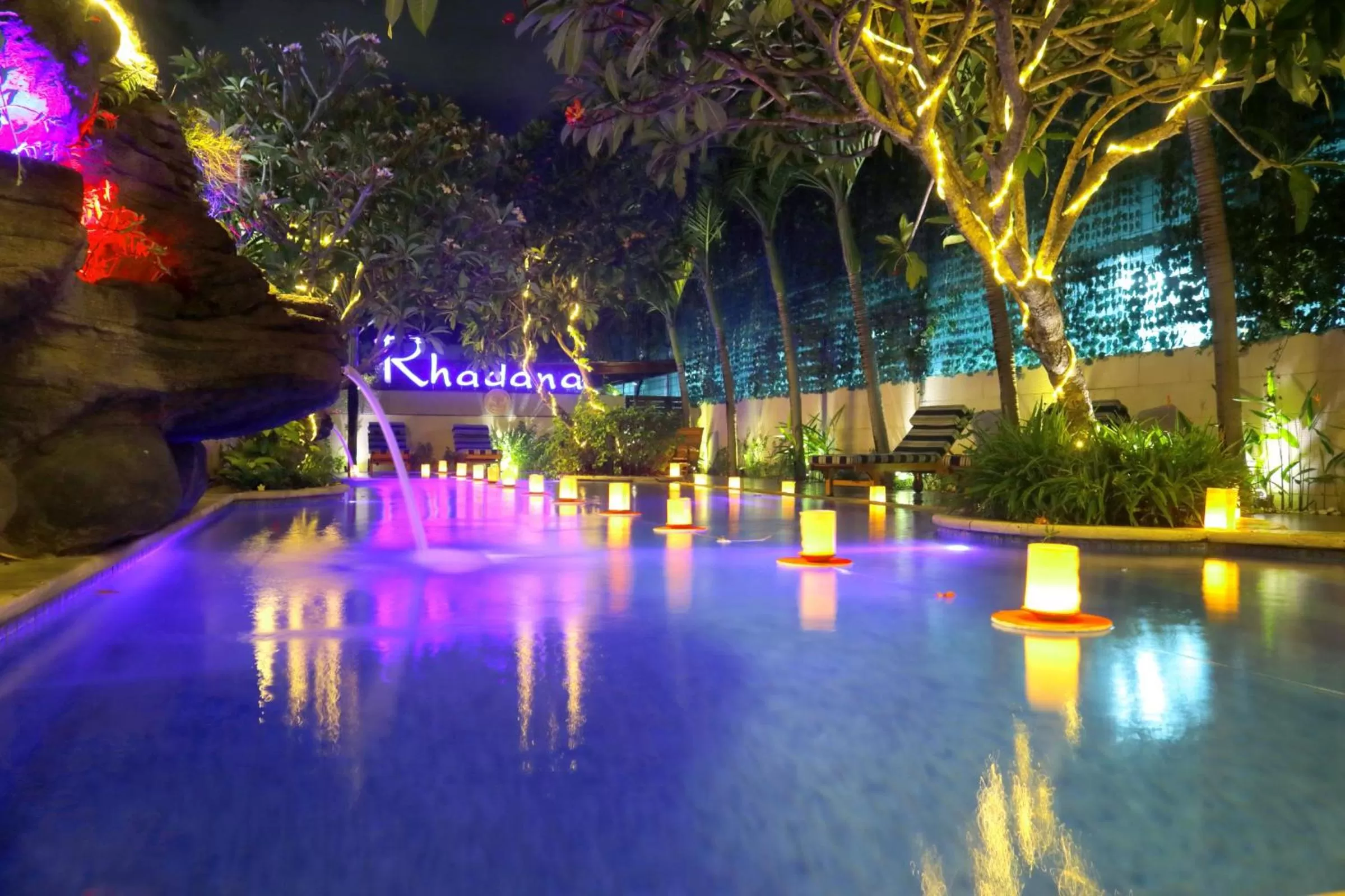 Swimming pool in Rhadana Hotel