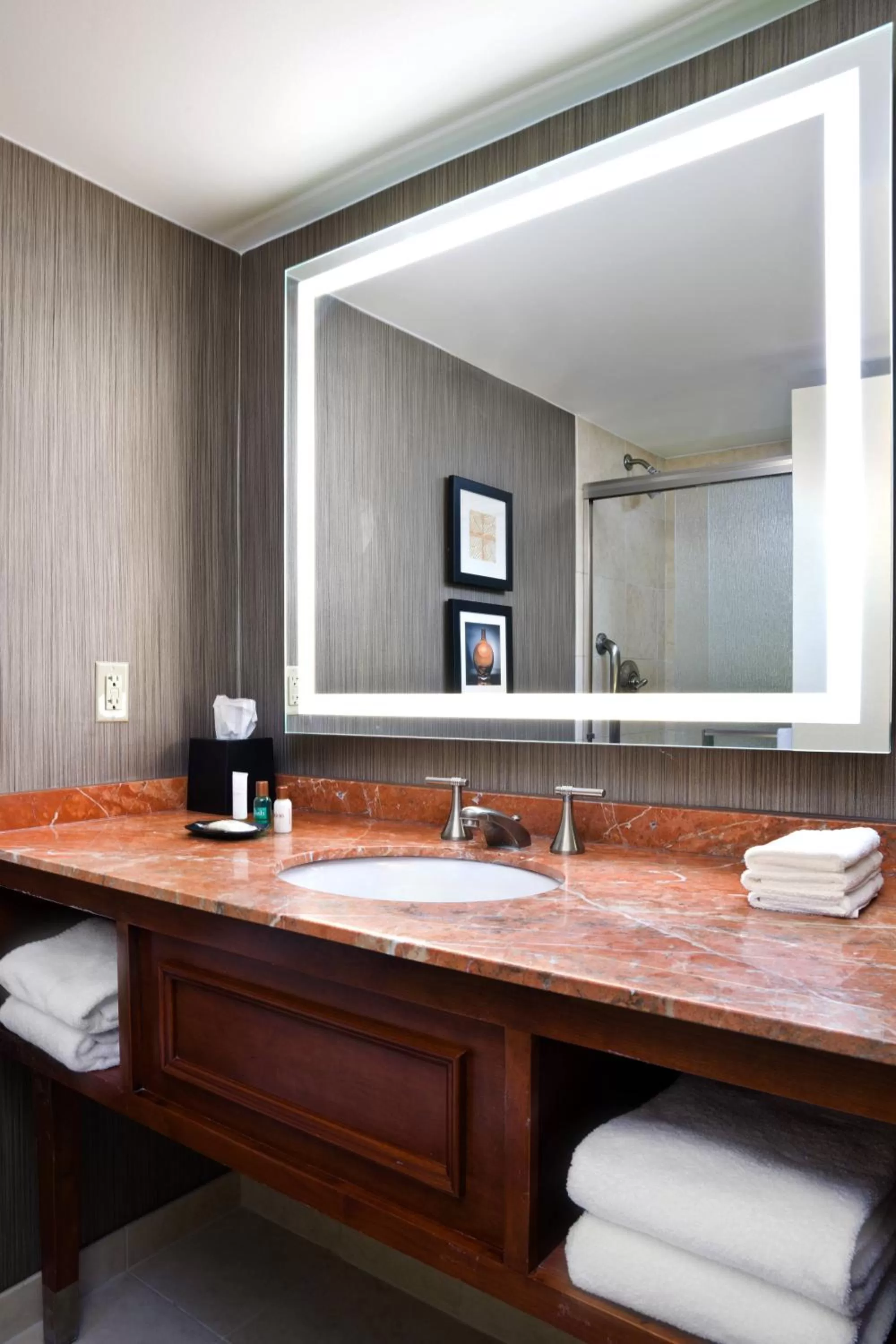 Suite, 1 King bunk or 2 Queen, Sofa bed in Sheraton Niagara Falls