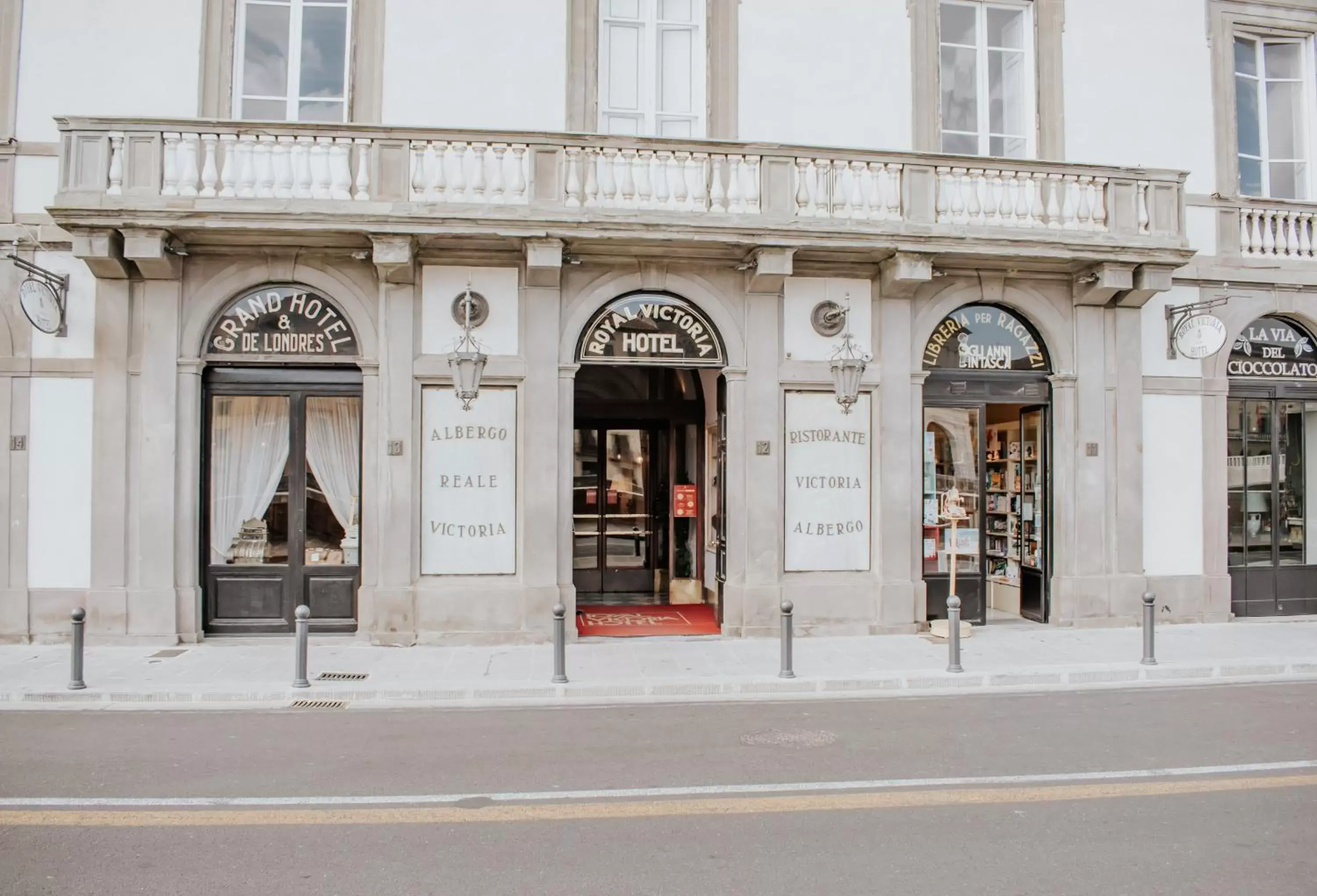 Facade/entrance in Royal Victoria Hotel