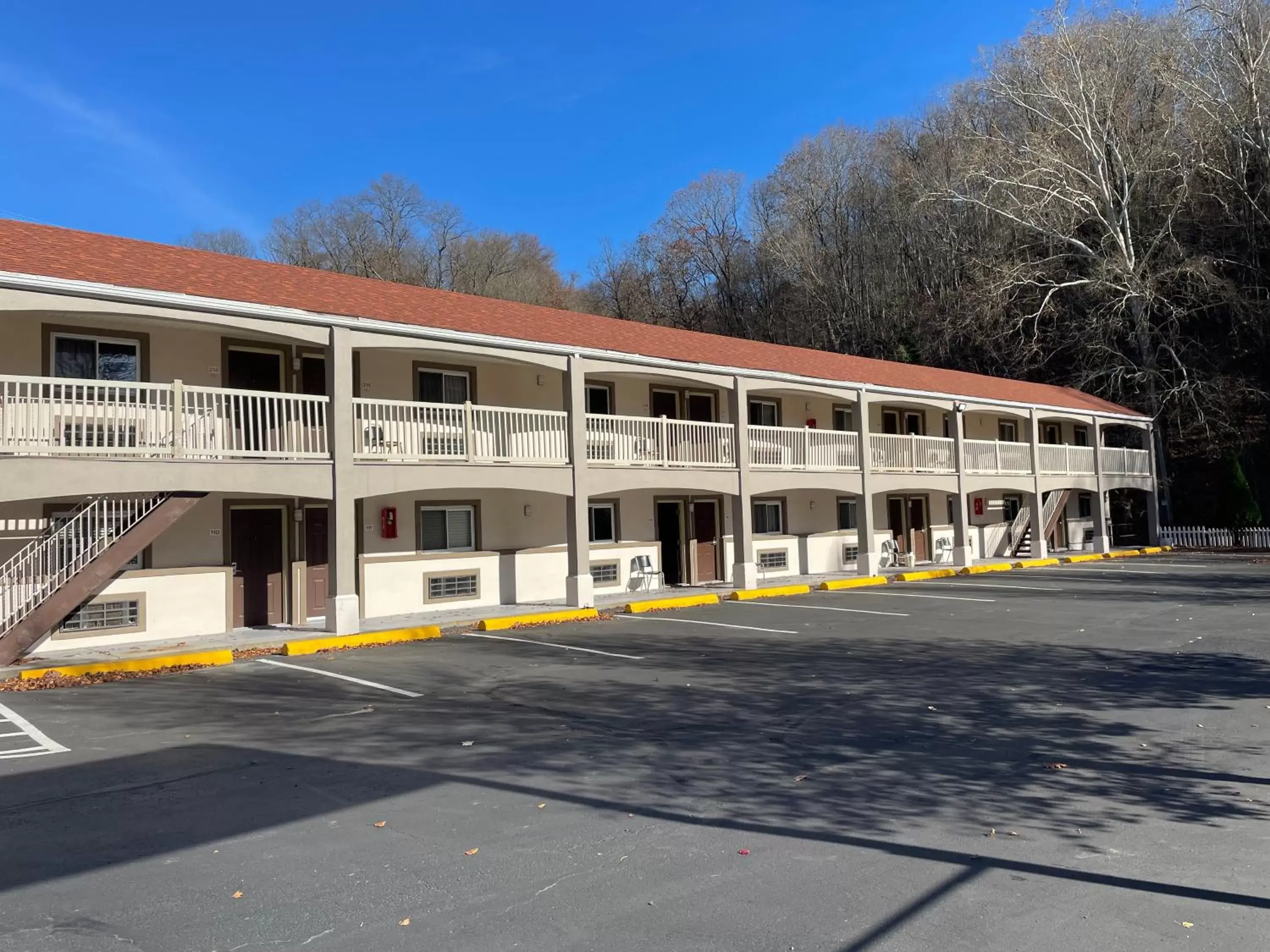 Property Building in Econo Lodge Jefferson Hills Hwy 51