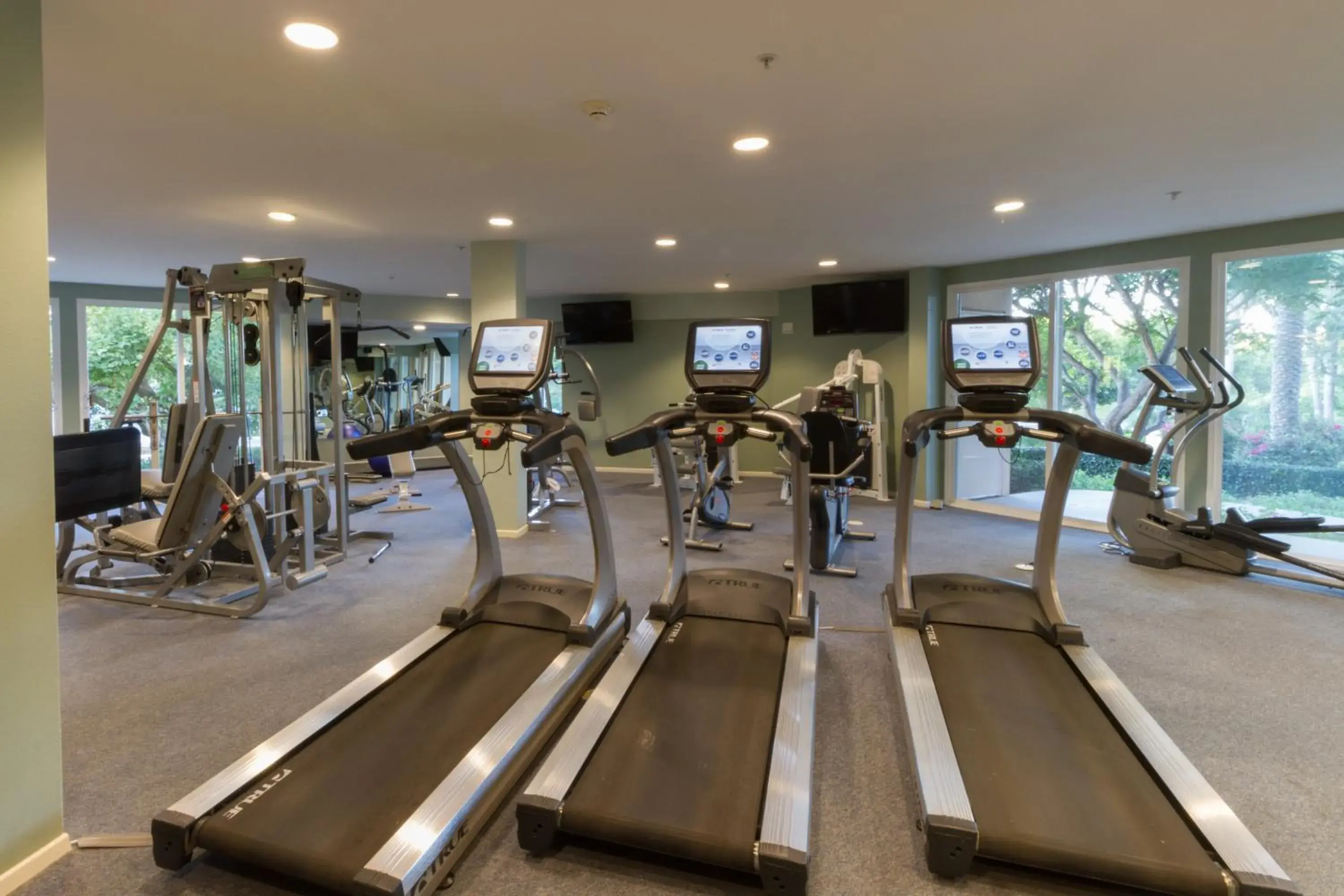 Fitness centre/facilities in Grand Pacific Palisades Resort Fitness centre/facilities in Grand Pacific Palisades Resort