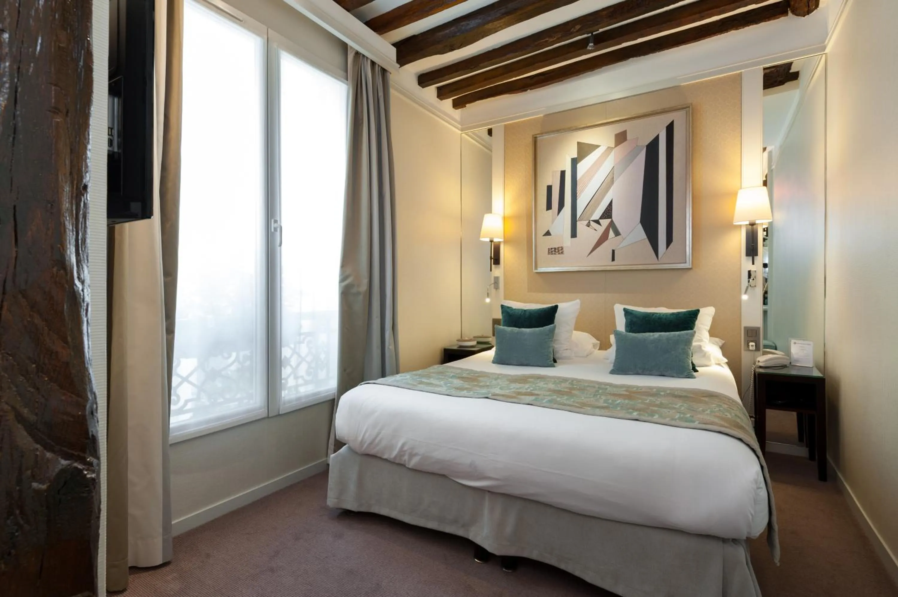 Photo of the whole room, Bed in Best Western Plus Hotel Sydney Opera