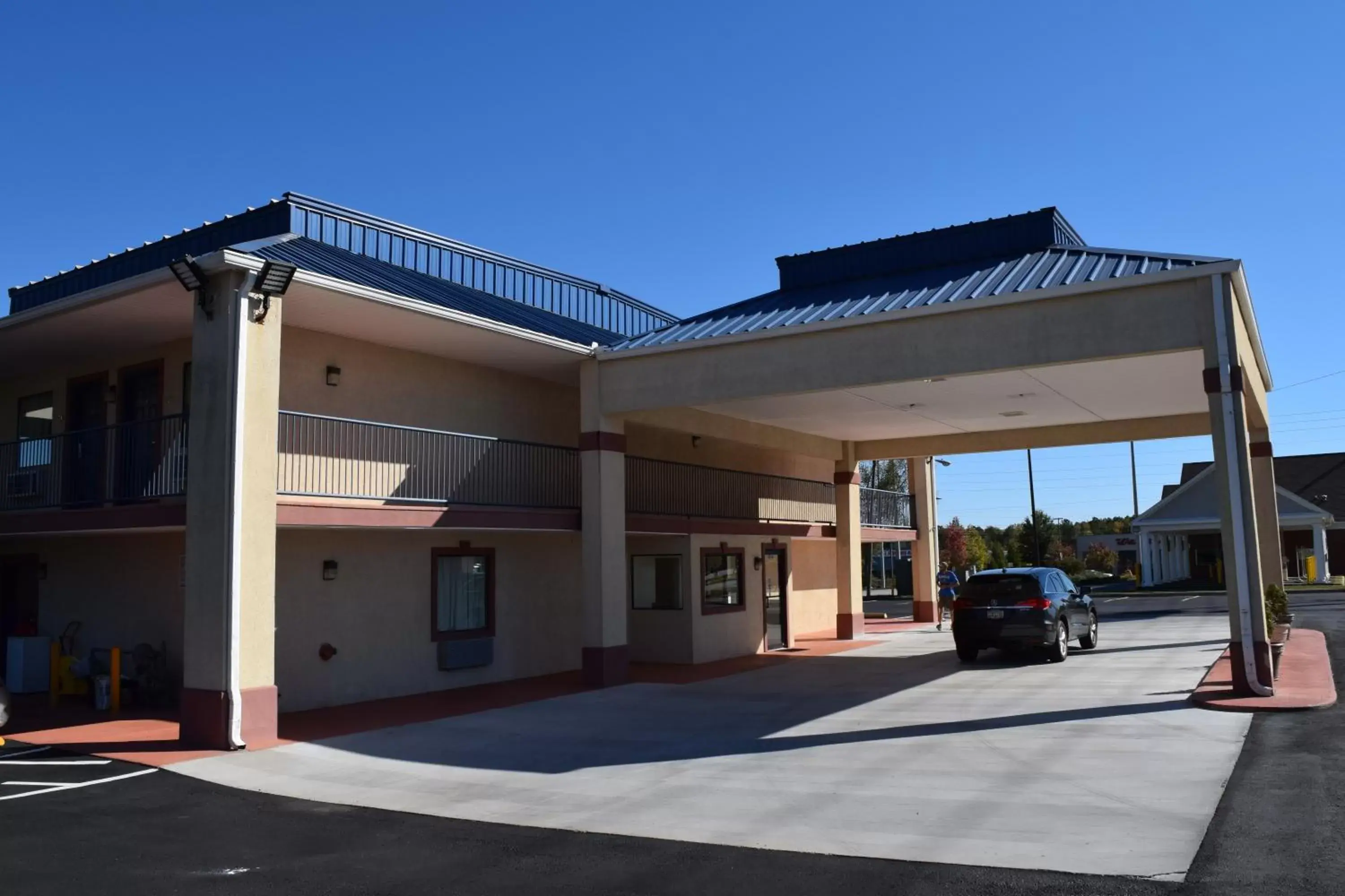 Facade/Entrance in Royal Inn & Suites