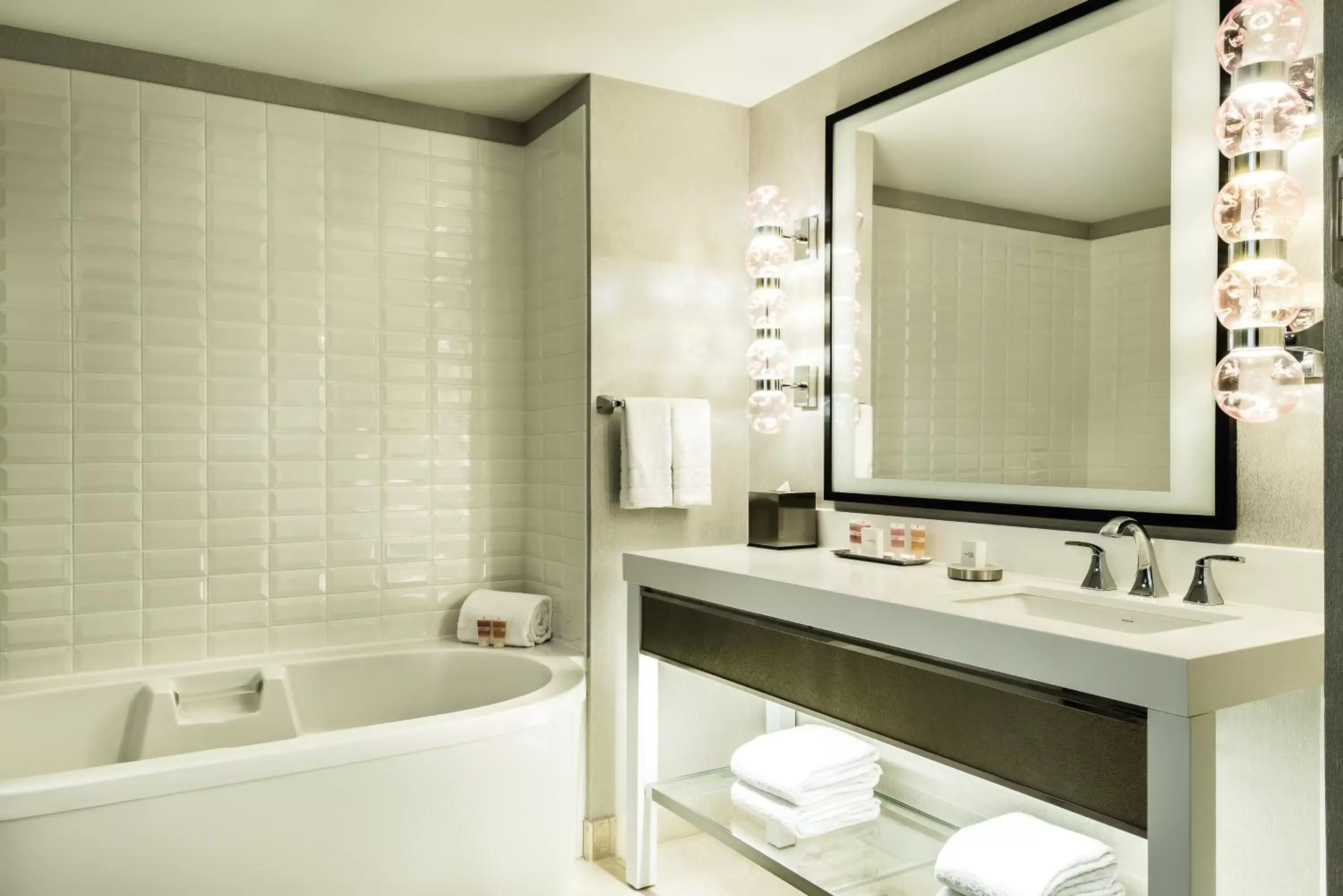 Ultra Hip Room 2 Queens City View Non-Smoking in Planet Hollywood Resort & Casino Ultra Hip Room 2 Queens City View Non-Smoking in Planet Hollywood Resort & Casino