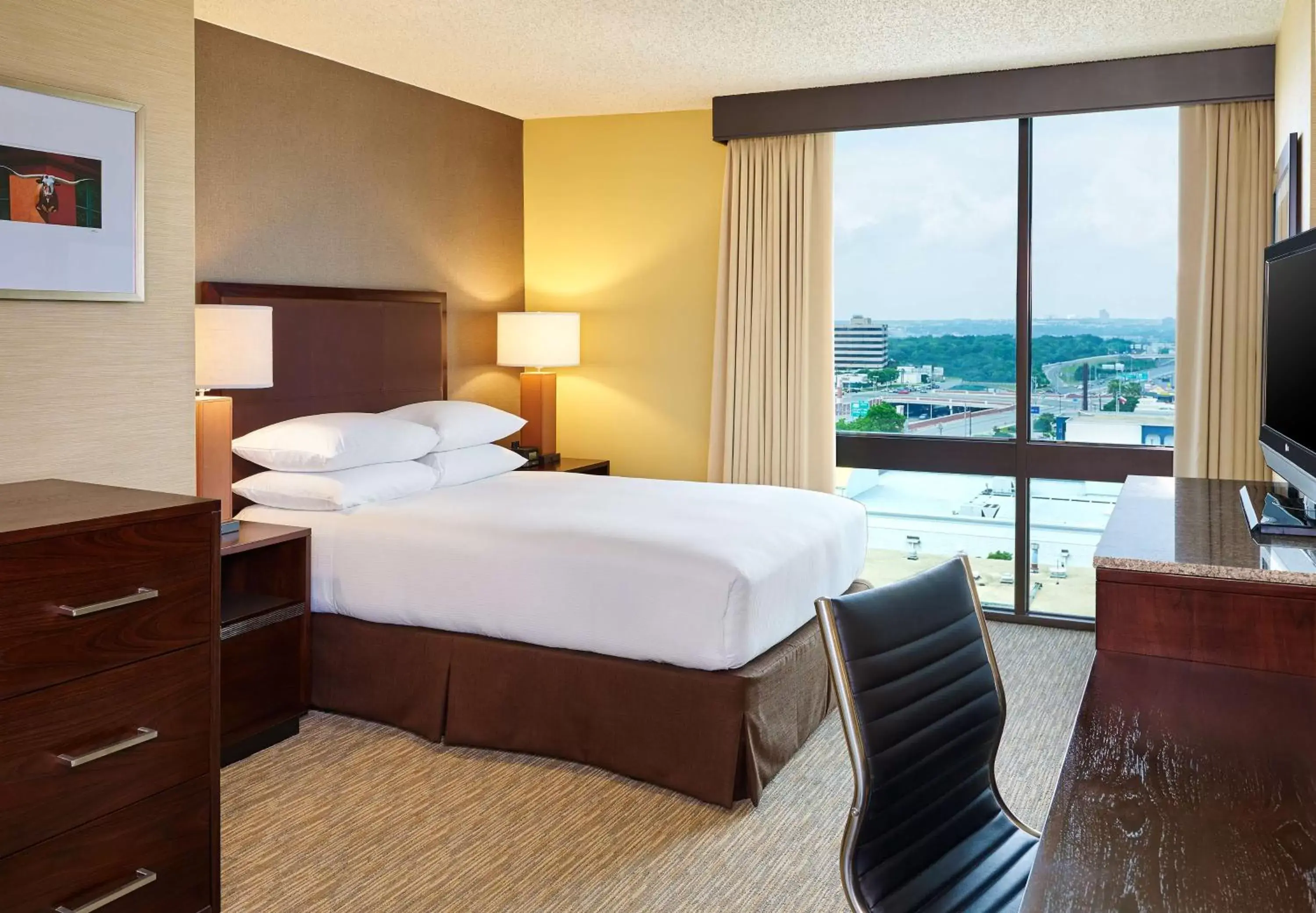 Bedroom in DoubleTree by Hilton San Antonio Airport