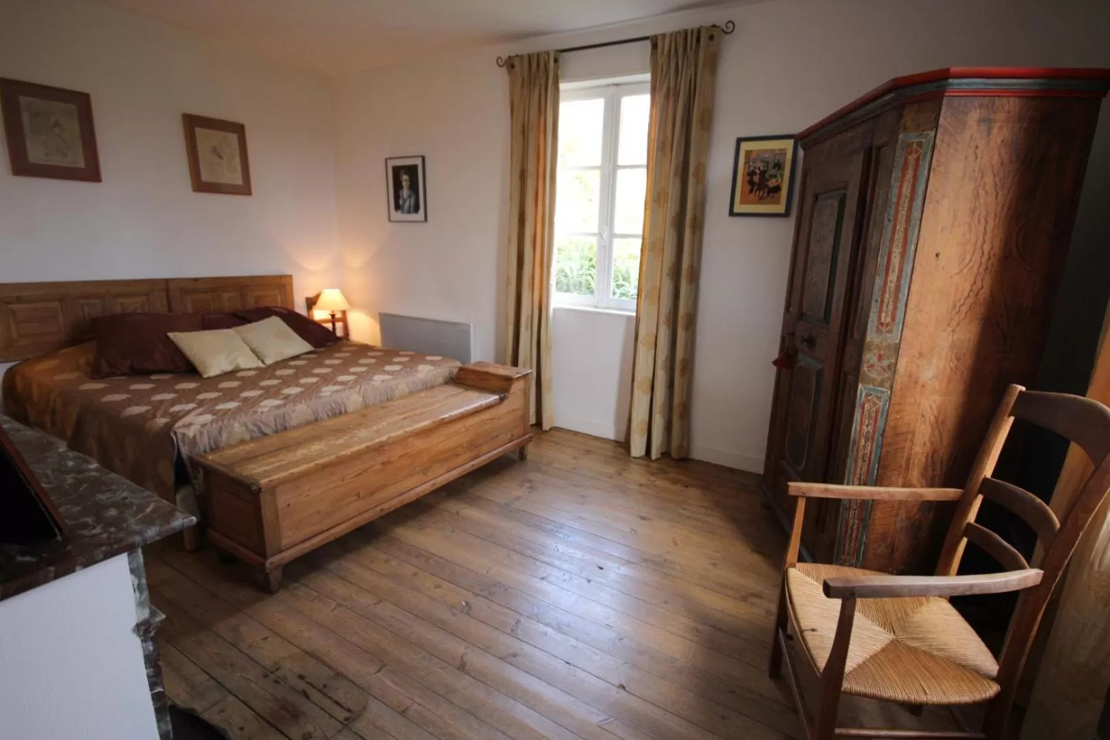 Bed in Le Pommenial de la Hérissonnière