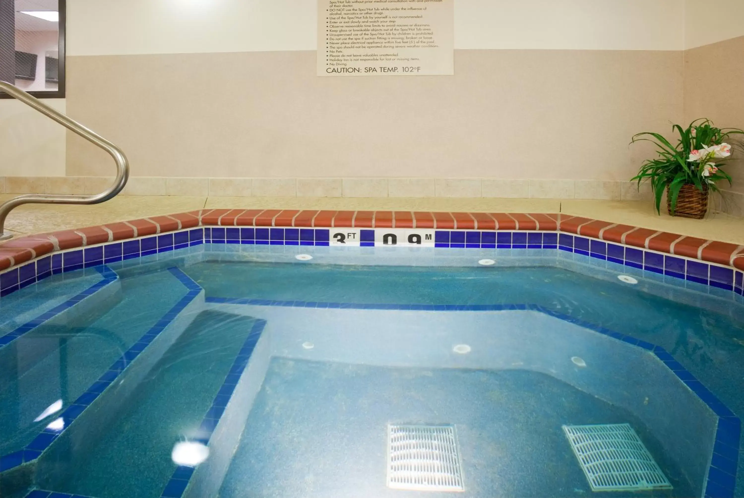 Swimming Pool in Holiday Inn Express & Suites Yankton, an IHG Hotel