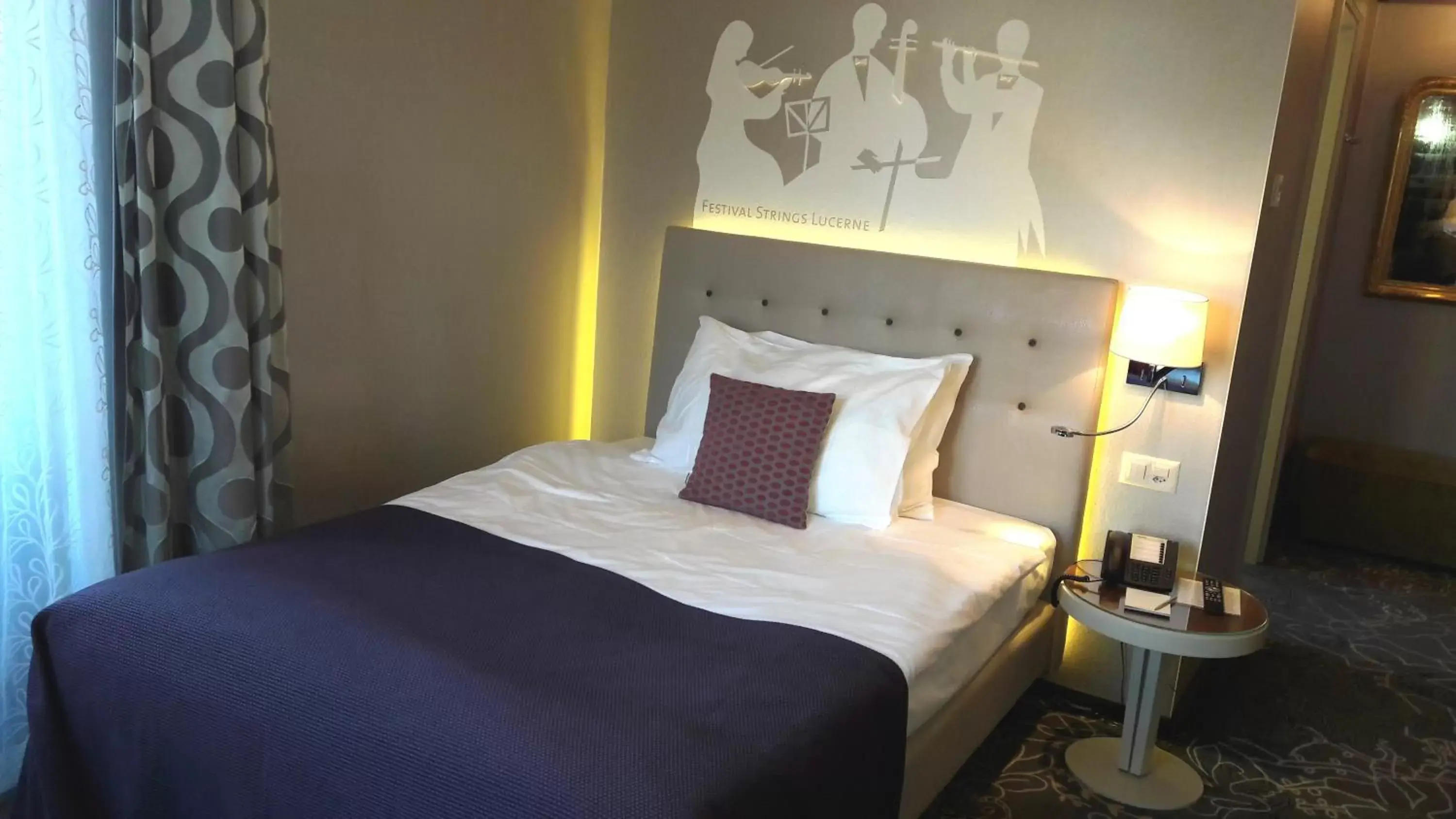 Bedroom, Bed in Hotel Schweizerhof Luzern