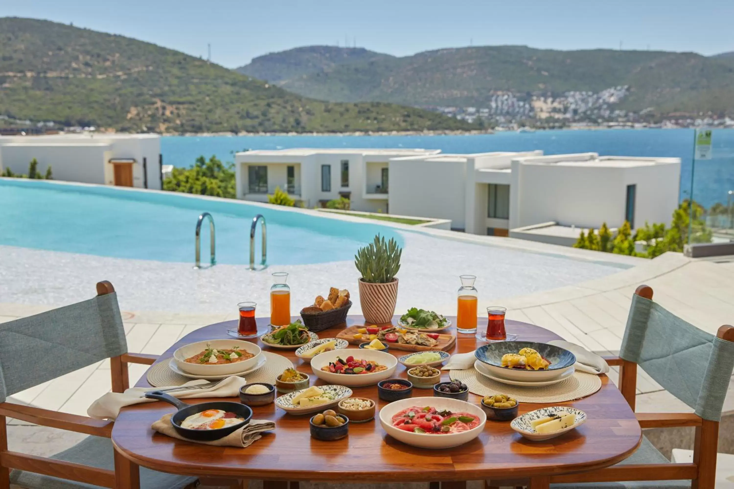 Food and drinks, Swimming Pool in Susona Bodrum, LXR Hotels & Resorts