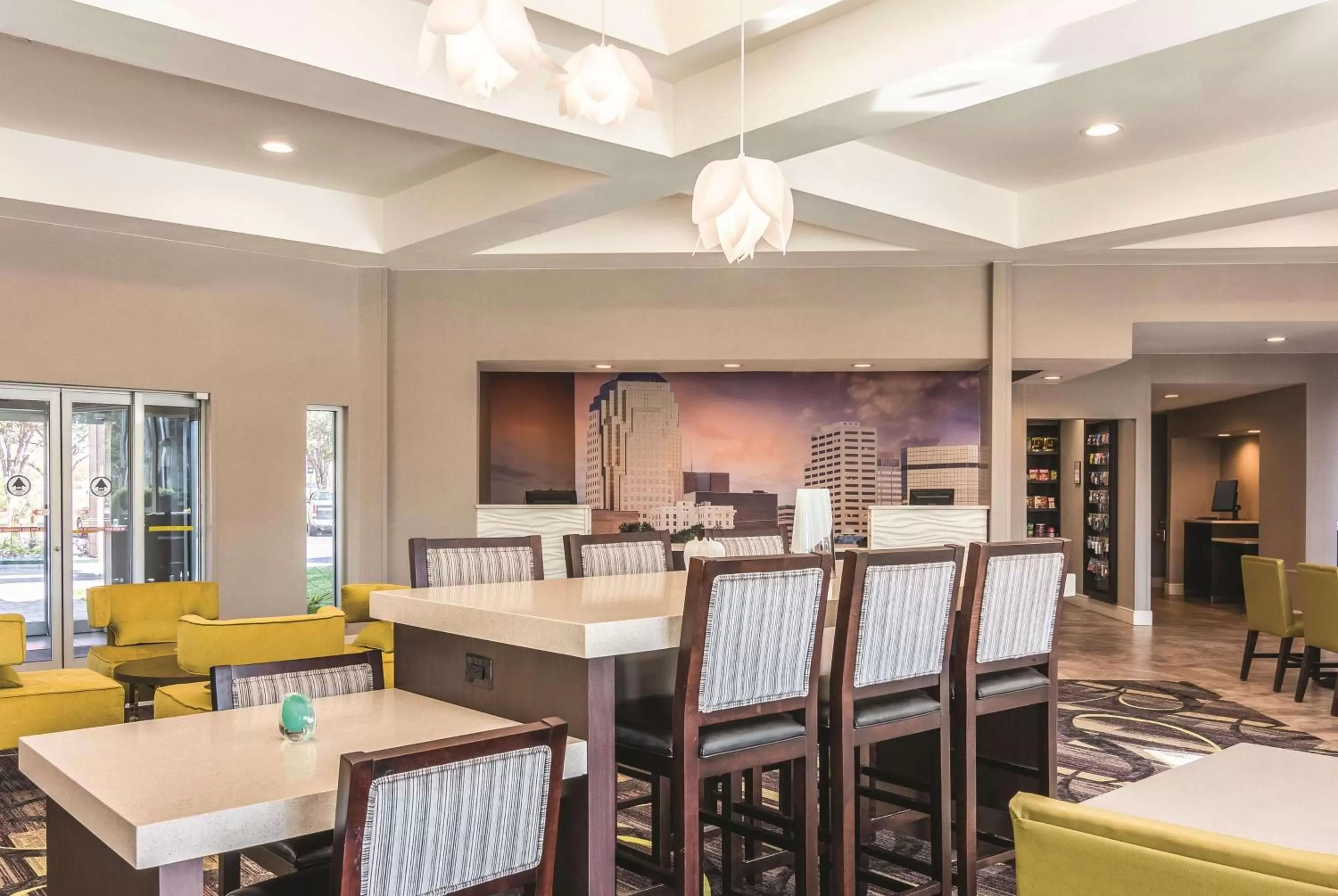 Lobby or reception in La Quinta by Wyndham Shreveport Airport