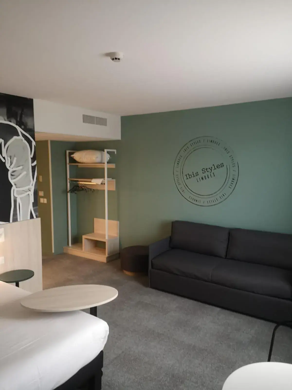Seating area in ibis Styles Limoges Centre