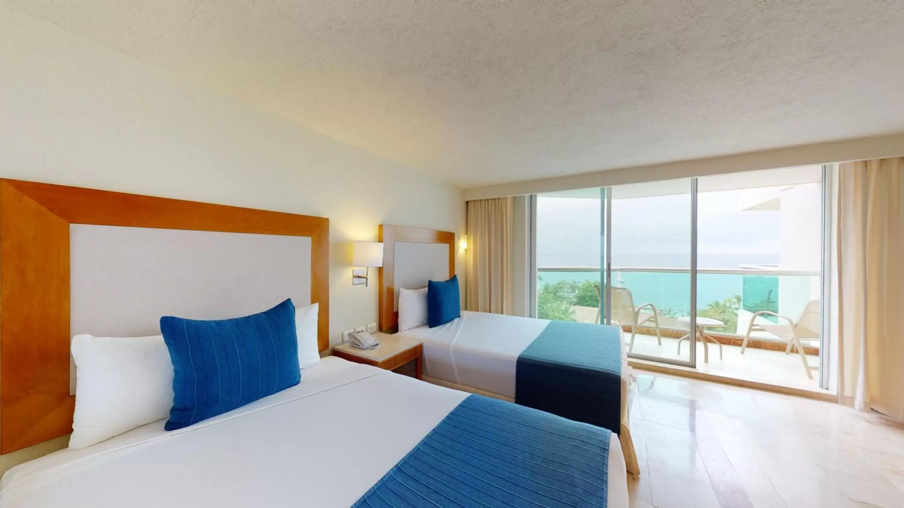 Sea view, Bed in Grand Park Royal Cozumel