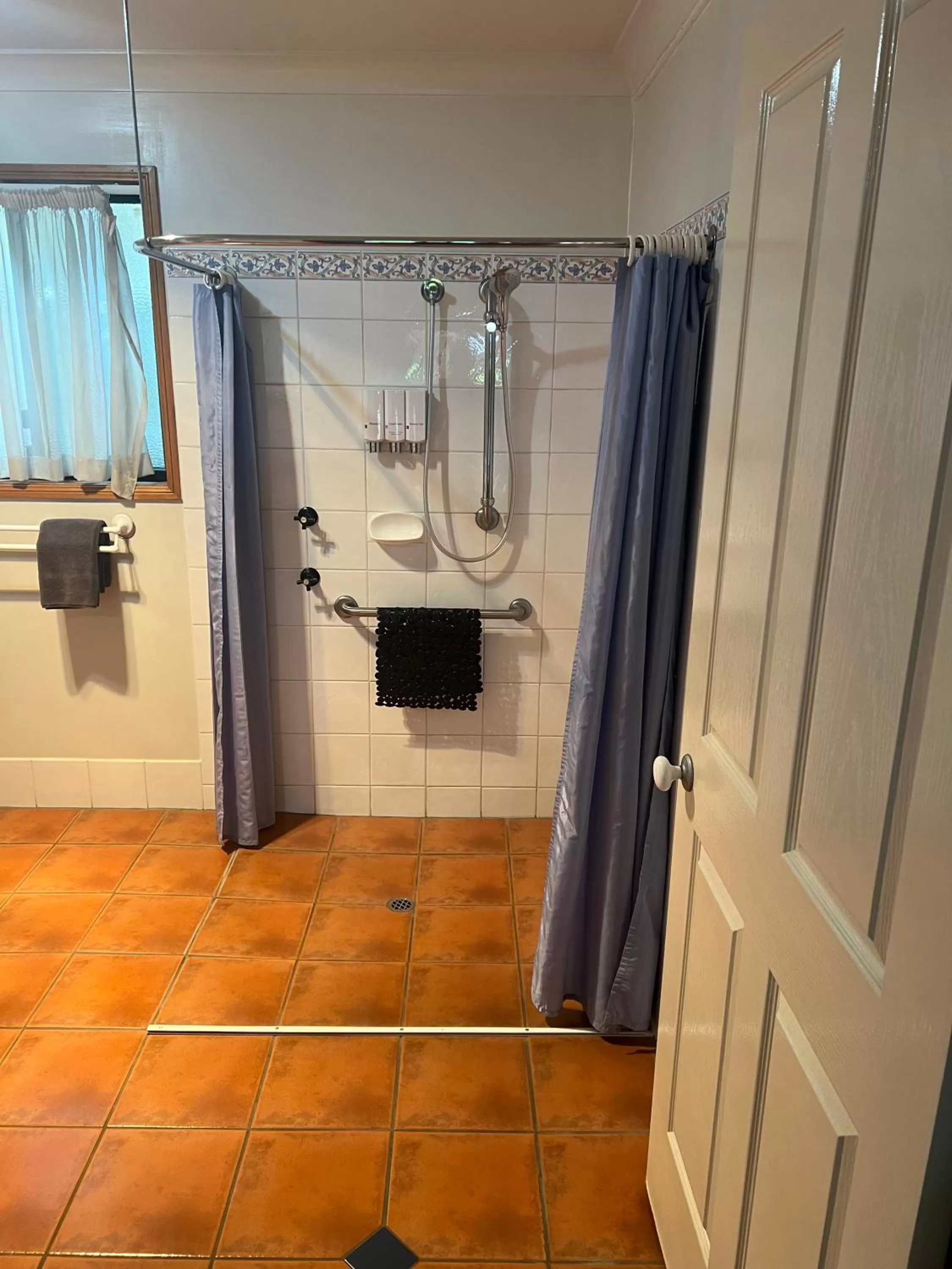 Asters On James Motor Inn