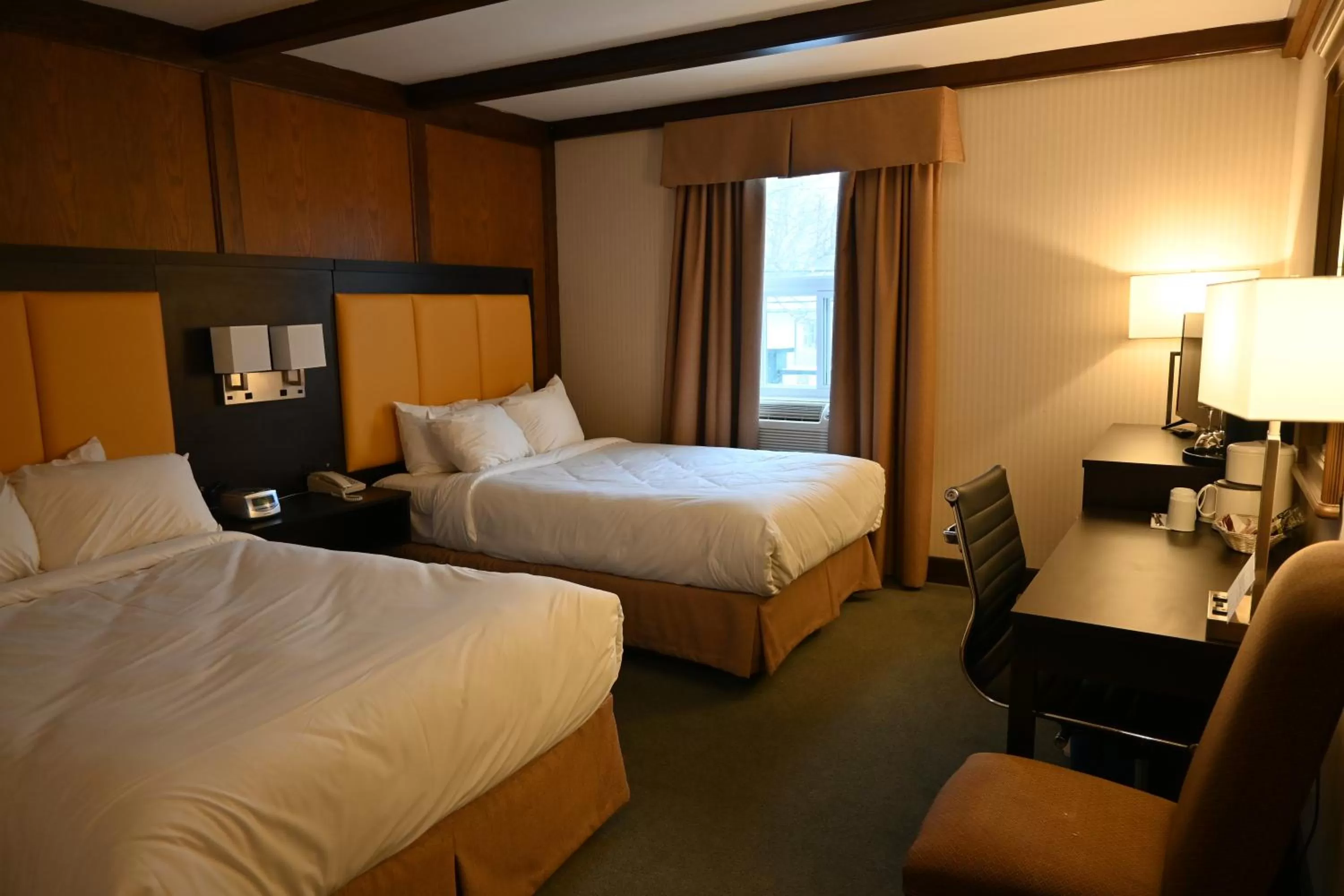 Bed in The Gananoque Inn