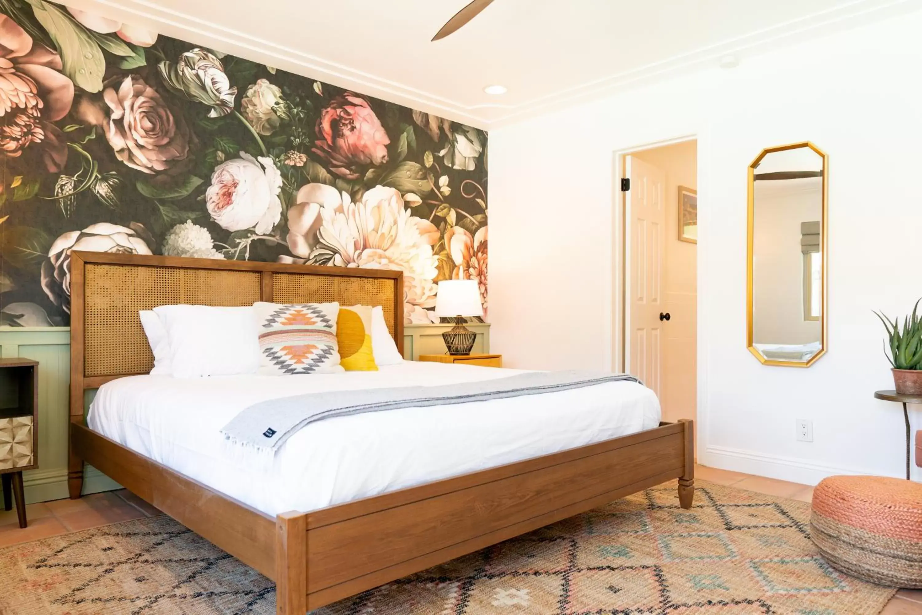 Bedroom, Bed in Fleur Noire Hotel