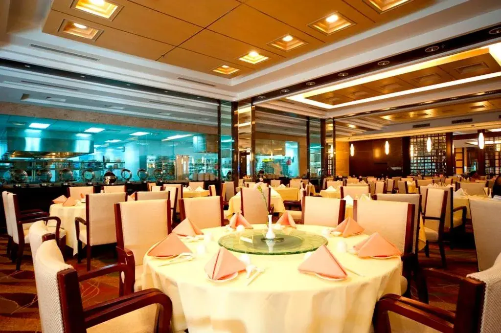 Restaurant/Places to Eat in Imperial Palace Hotel