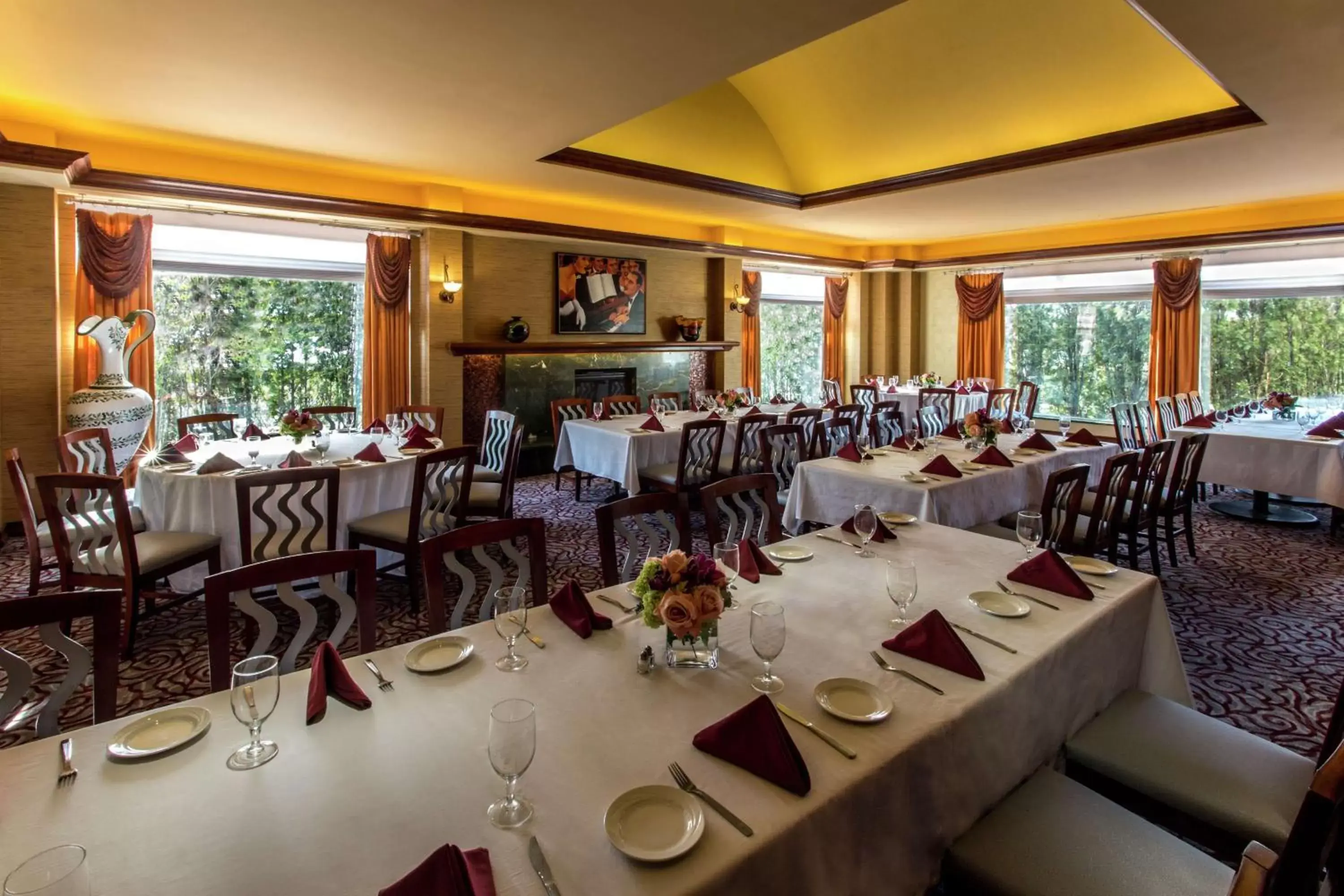 Lounge or bar, Restaurant/Places to Eat in Hilton Garden Inn New York/Staten Island