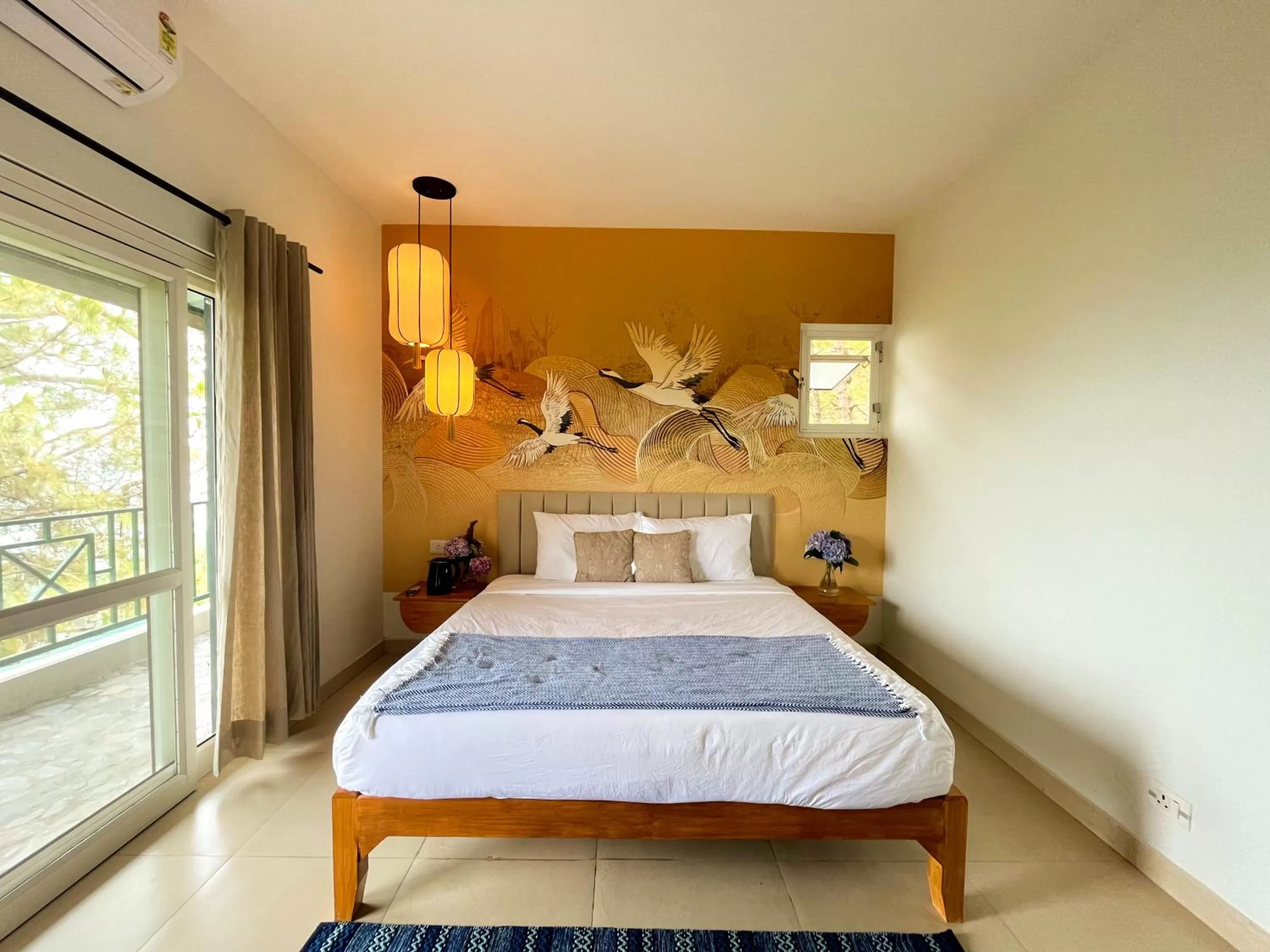 Bed in Seclude Kasauli, Himachal Pradesh