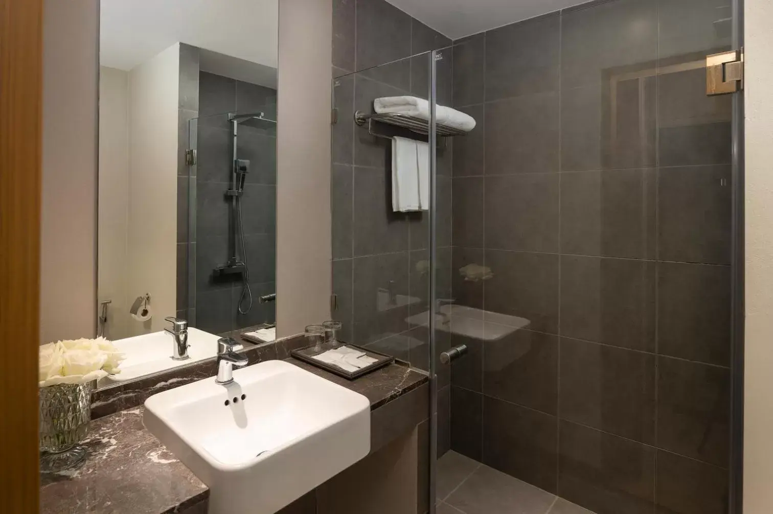 Shower, Bathroom in Canalis Suvarnabhumi Airport Hotel