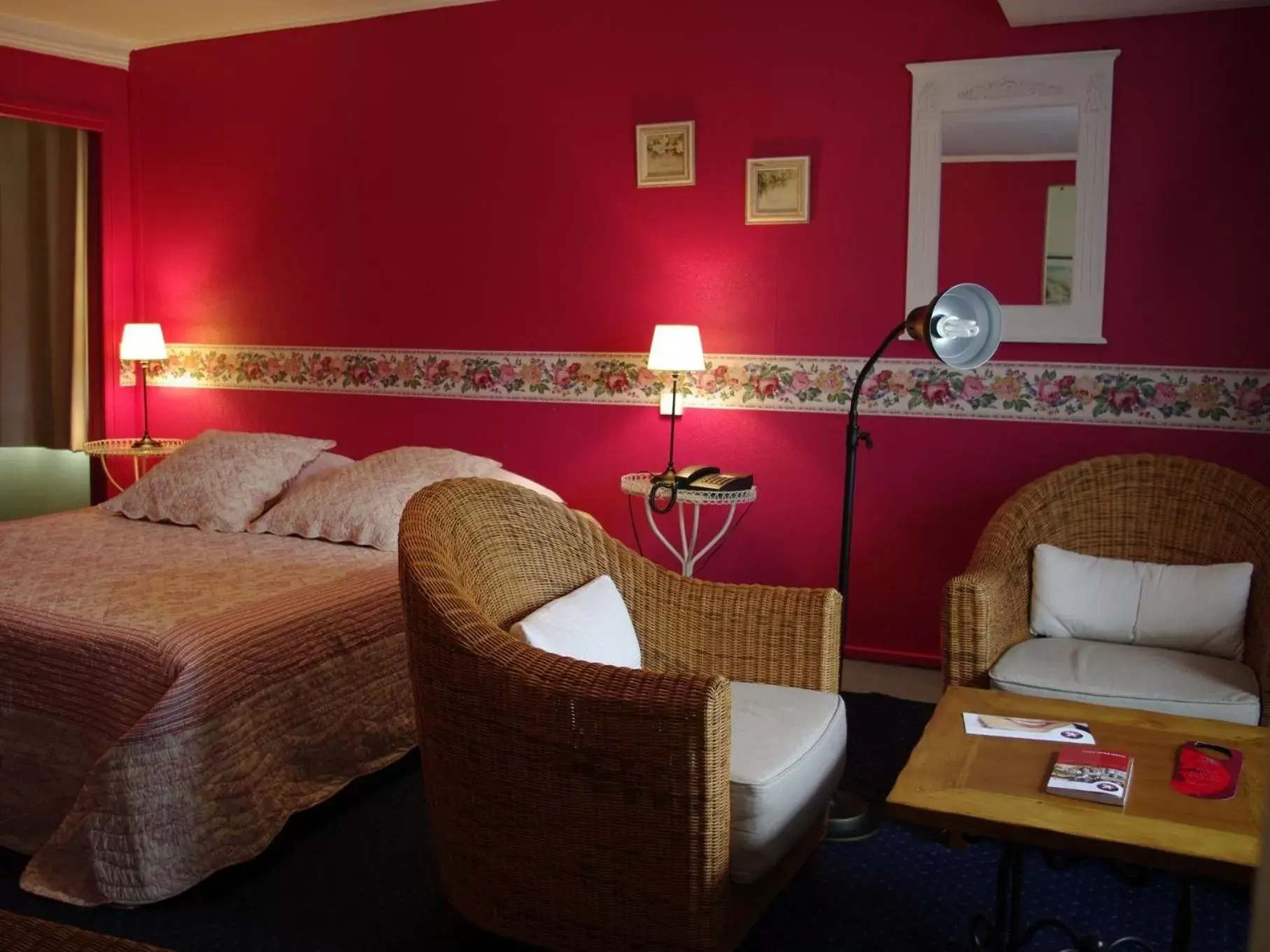 Bedroom, Bed in Hotel D'Angleterre