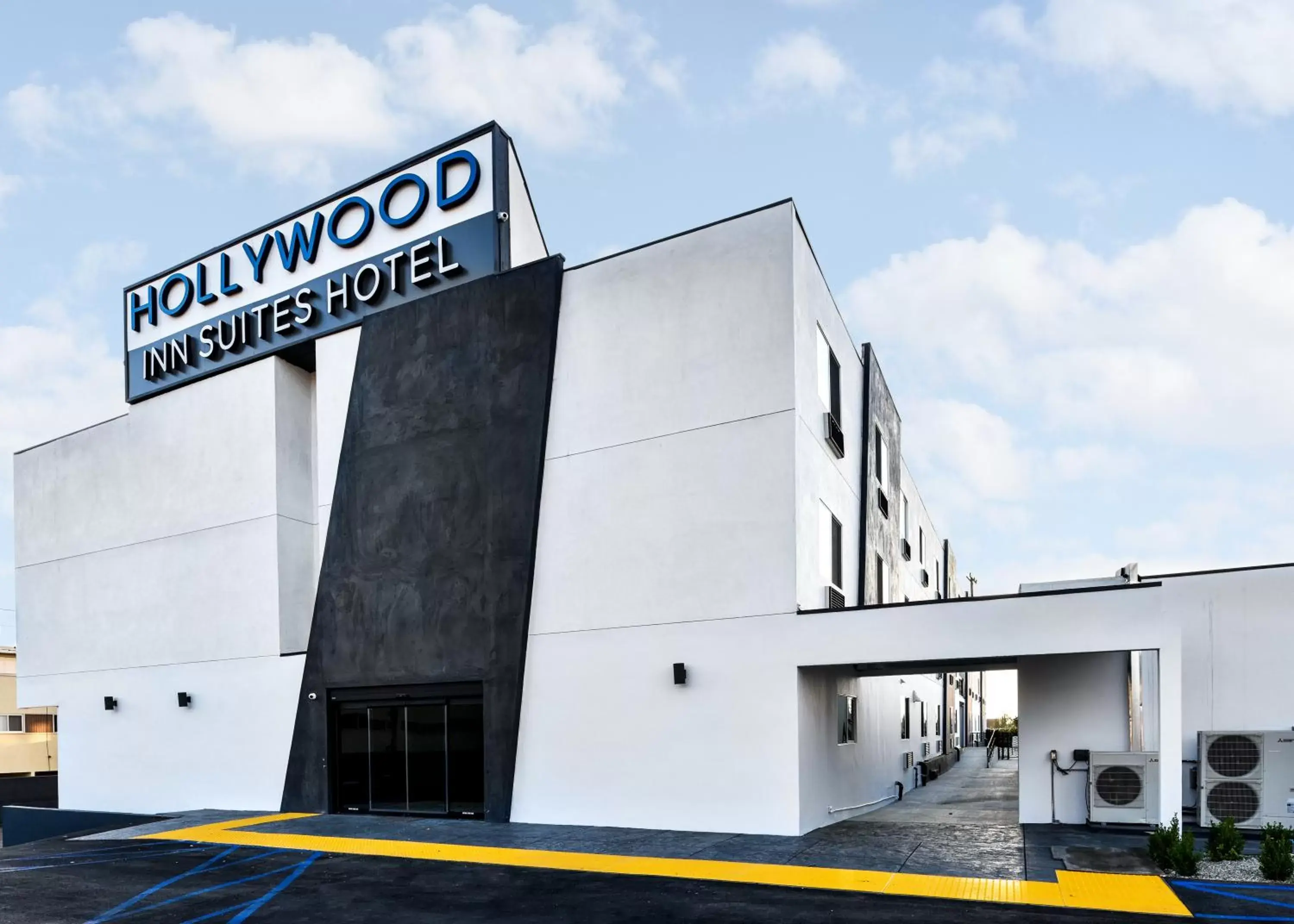 Facade/entrance, Property Building in Hollywood Inn Suites Hotel