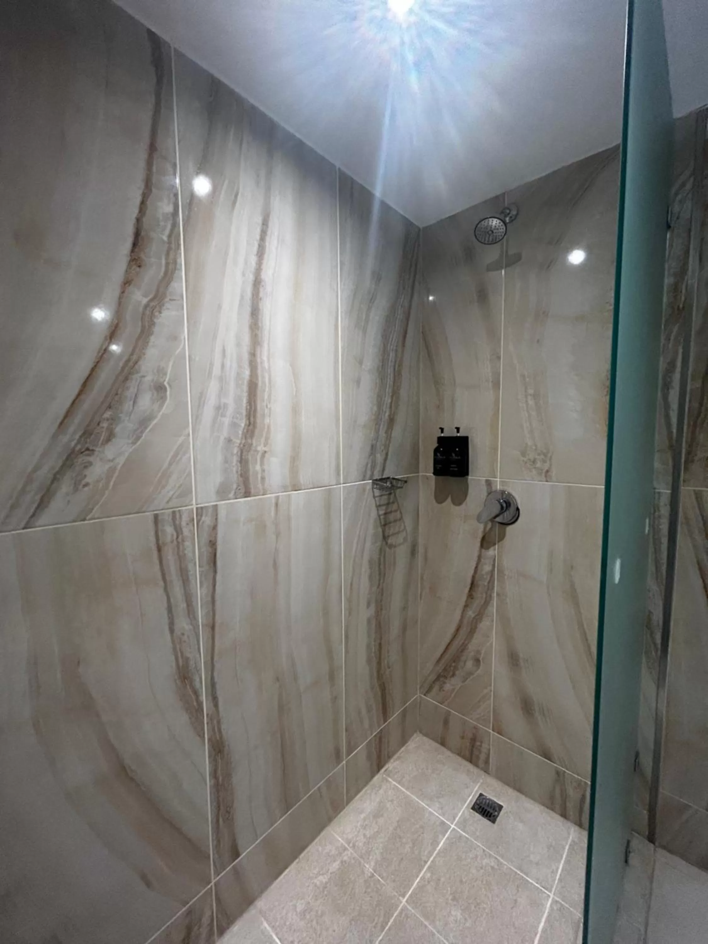 Shower in Decapolis Hotel Panama City