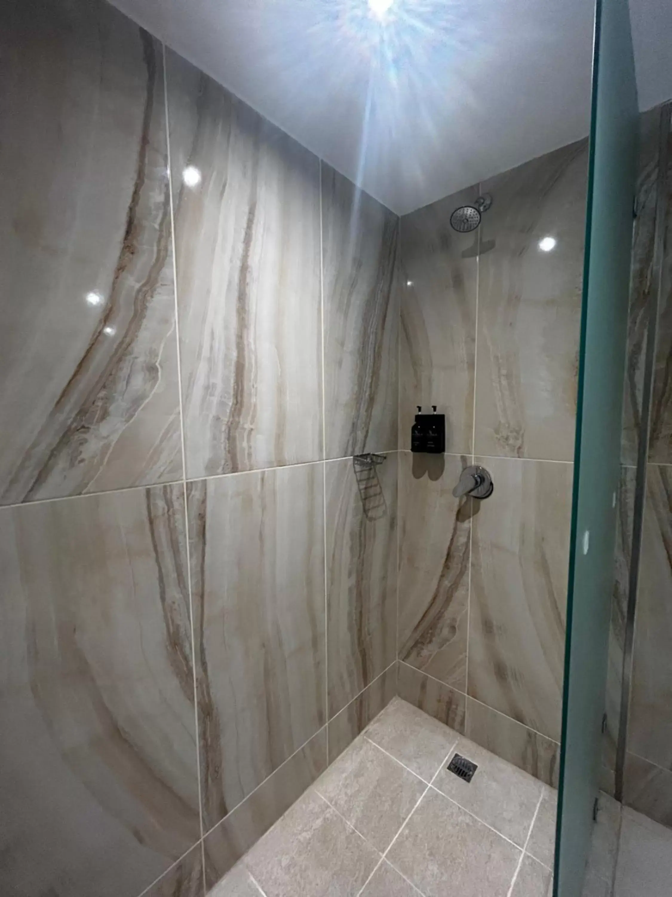 Shower, Bathroom in Decapolis Hotel Panama City
