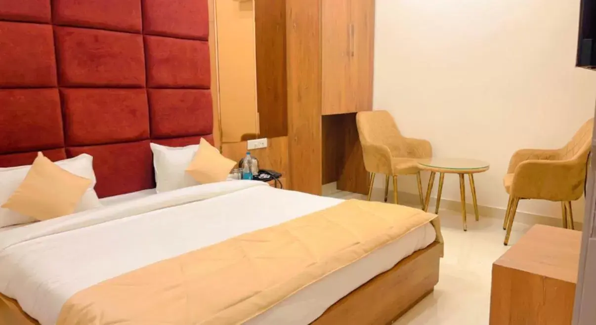 Deluxe Double Room in City View With Garden -5 Mins Walk From GOLDEN TEMPLE Deluxe Double Room in City View With Garden -5 Mins Walk From GOLDEN TEMPLE