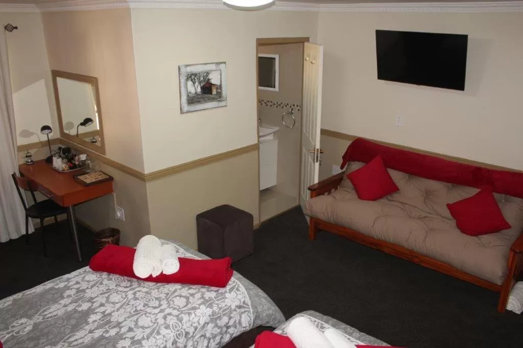 Photo of the whole room, Bed in Victoria Heights B&B