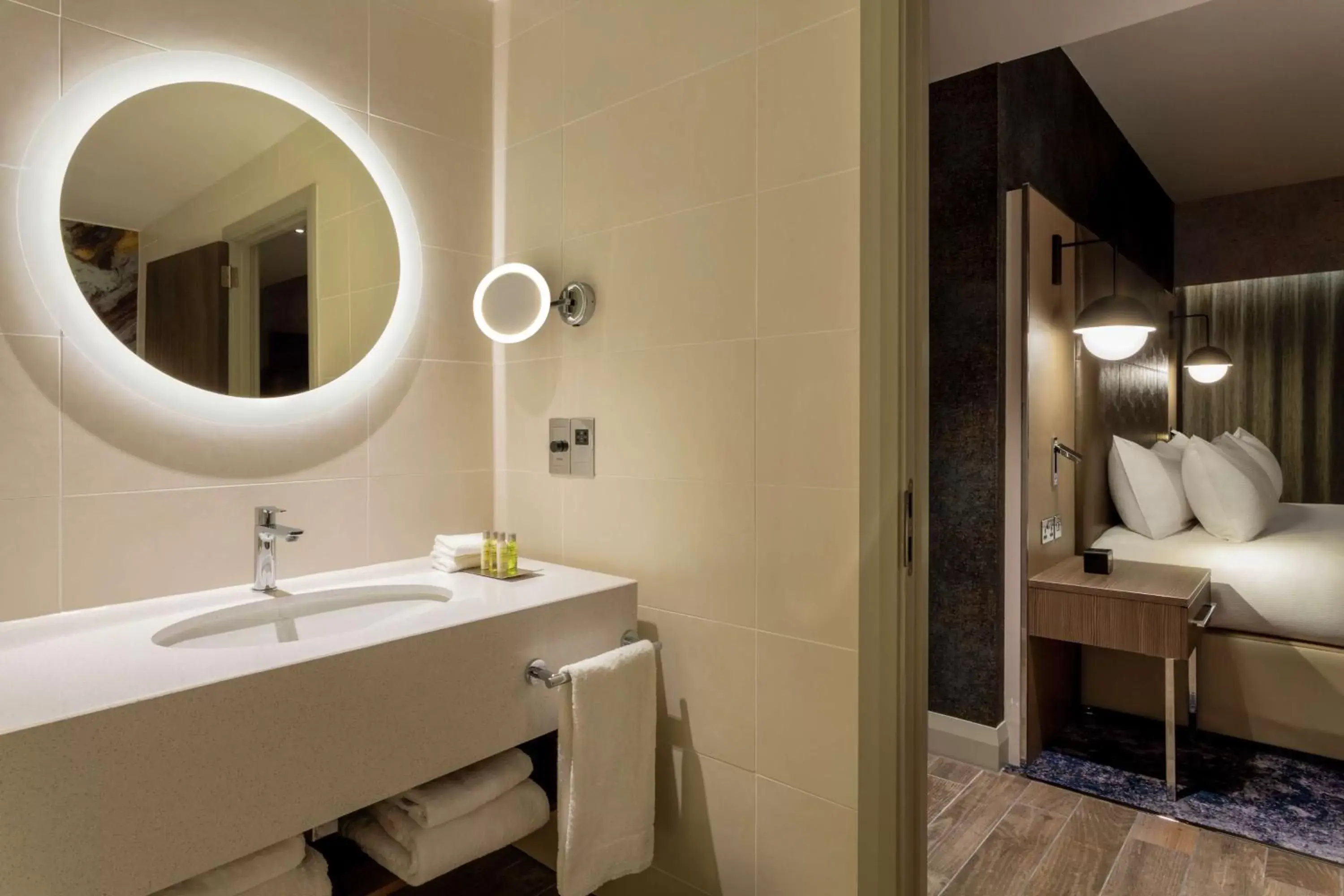 Bed, Bathroom in Hilton Aberdeen TECA