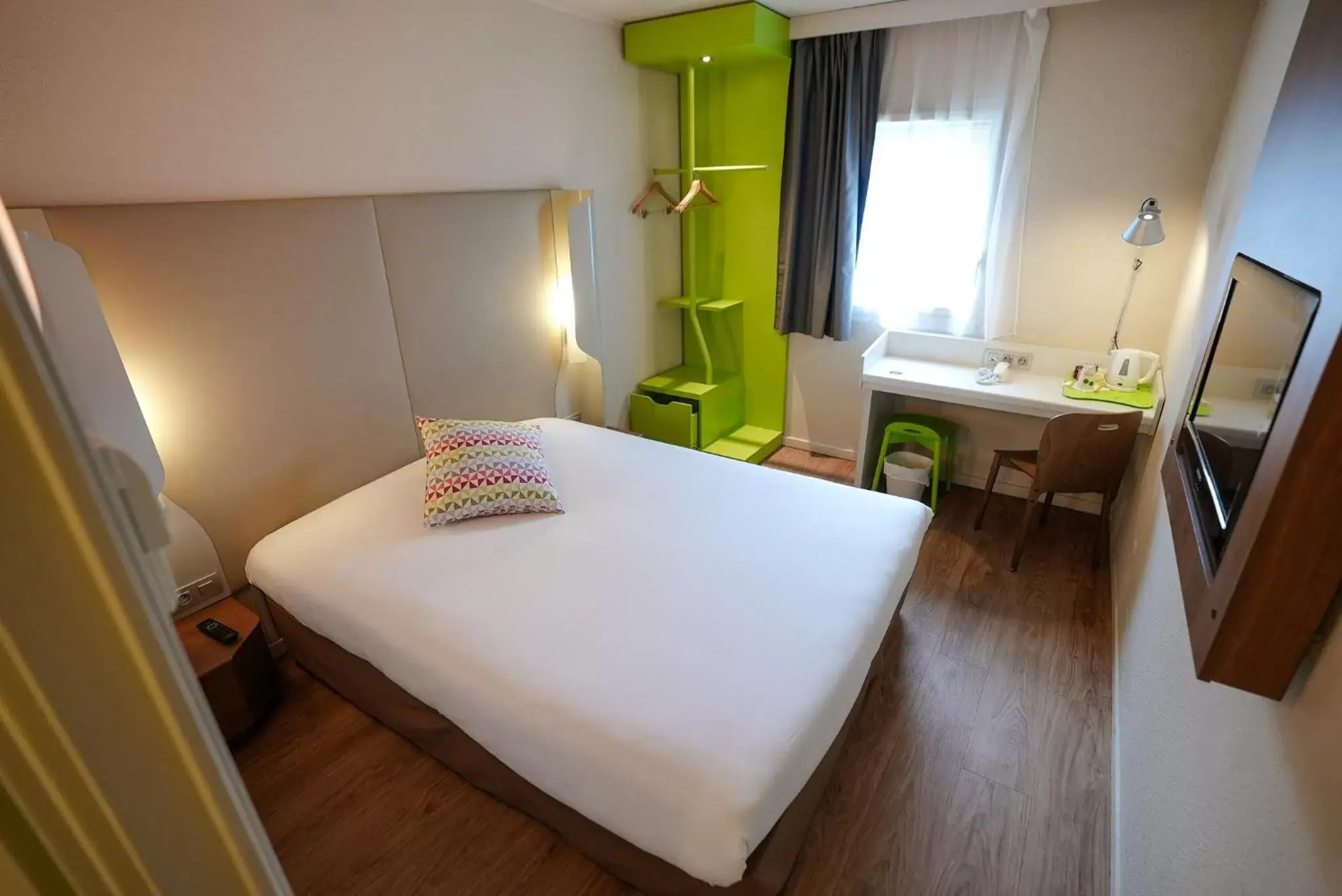 Bedroom, Bed in Hotel Campanile Roissy