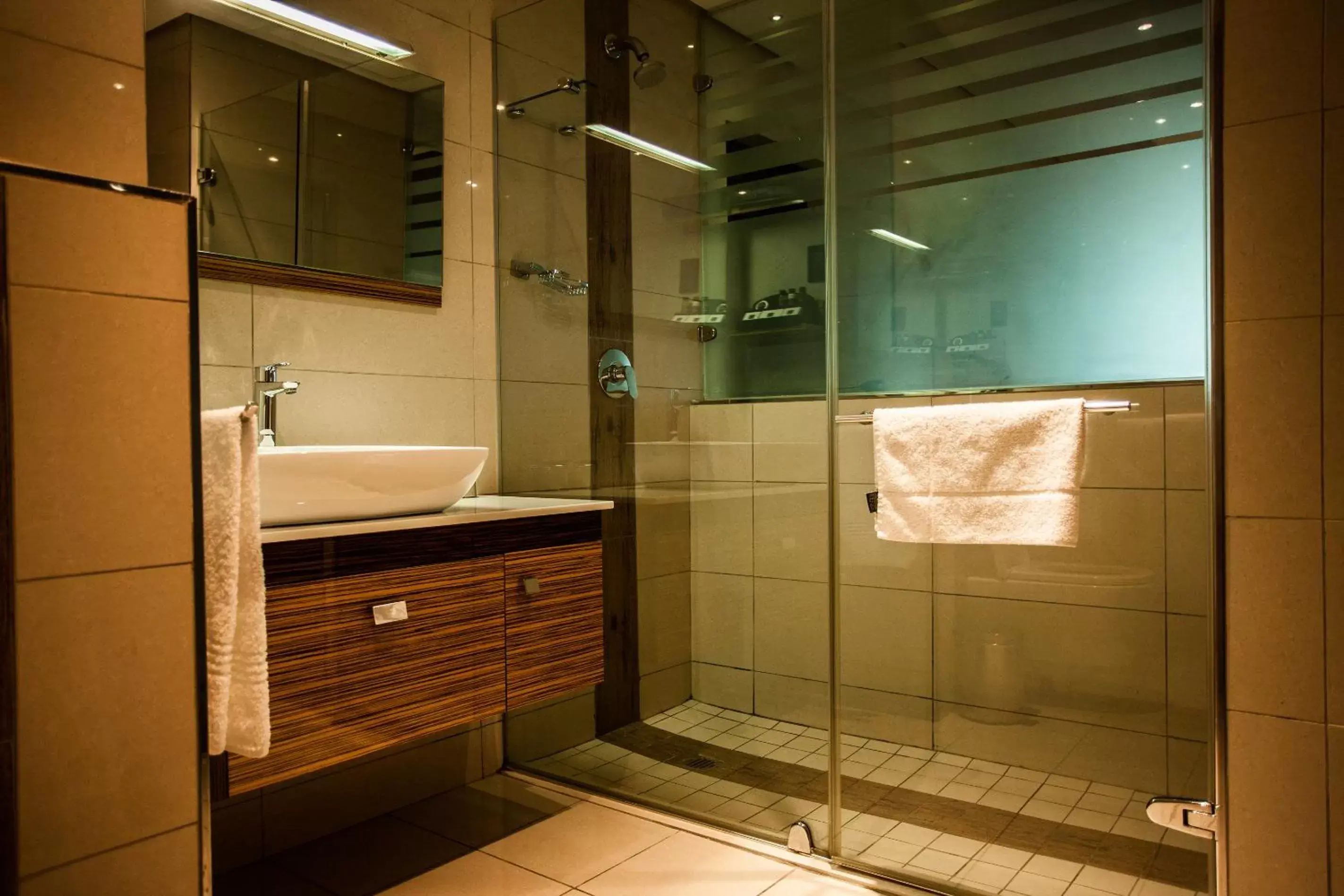 Shower, Bathroom in Coastlands Umhlanga Hotel and Convention Centre