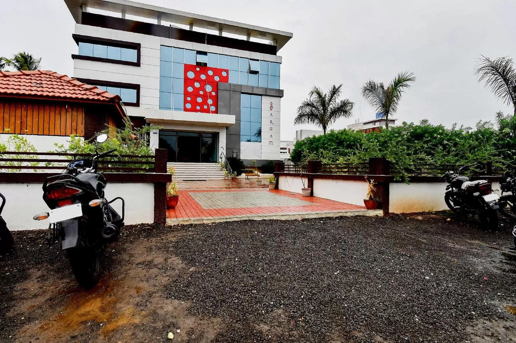 Facade/entrance, Property Building in OYO Flagship 43302 Hotel Sargam