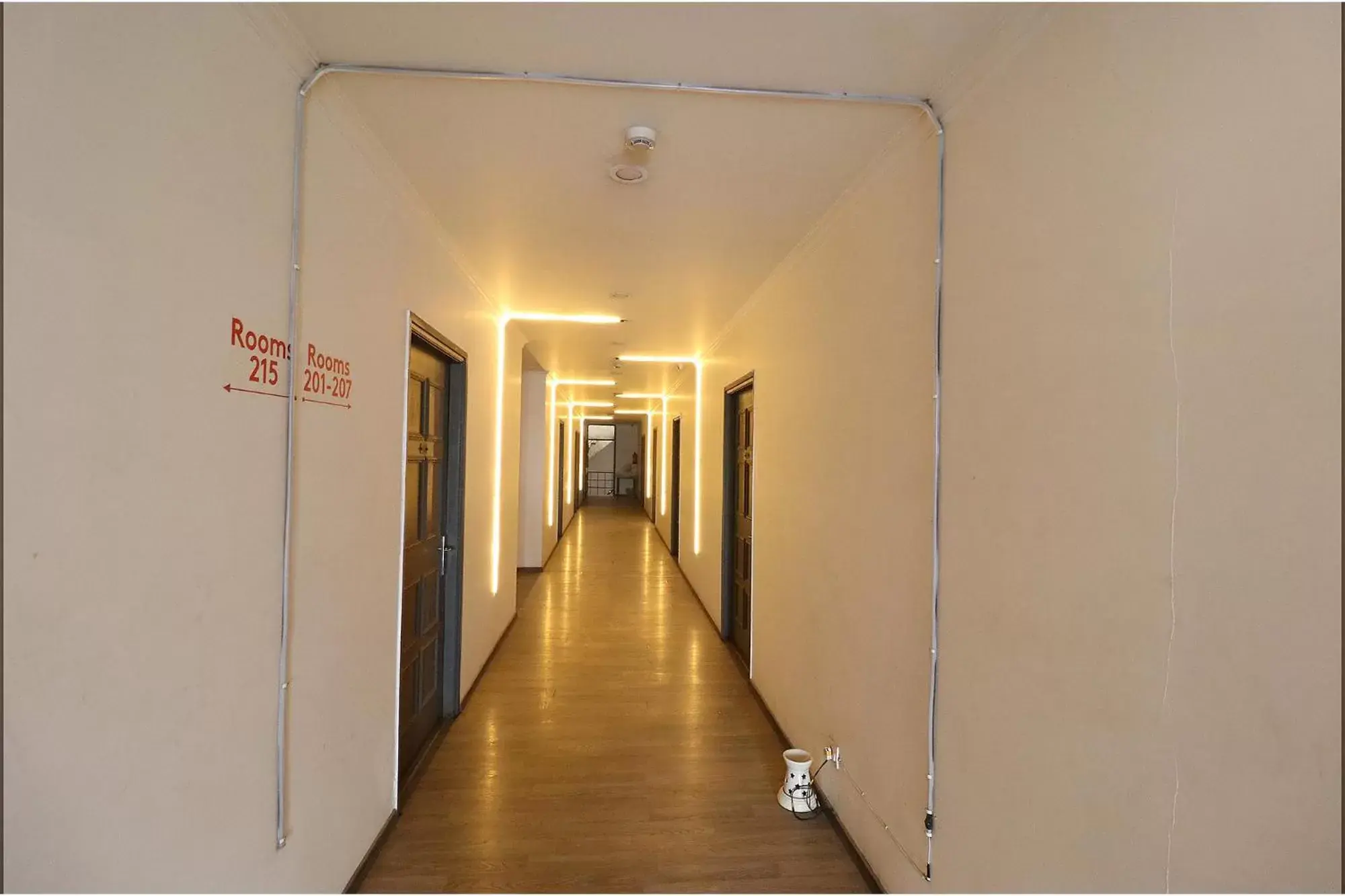 Lobby or reception in FabHotel Chattarpur Enclave - Opposite Tivoli Garden Lobby or reception in FabHotel Chattarpur Enclave - Opposite Tivoli Garden