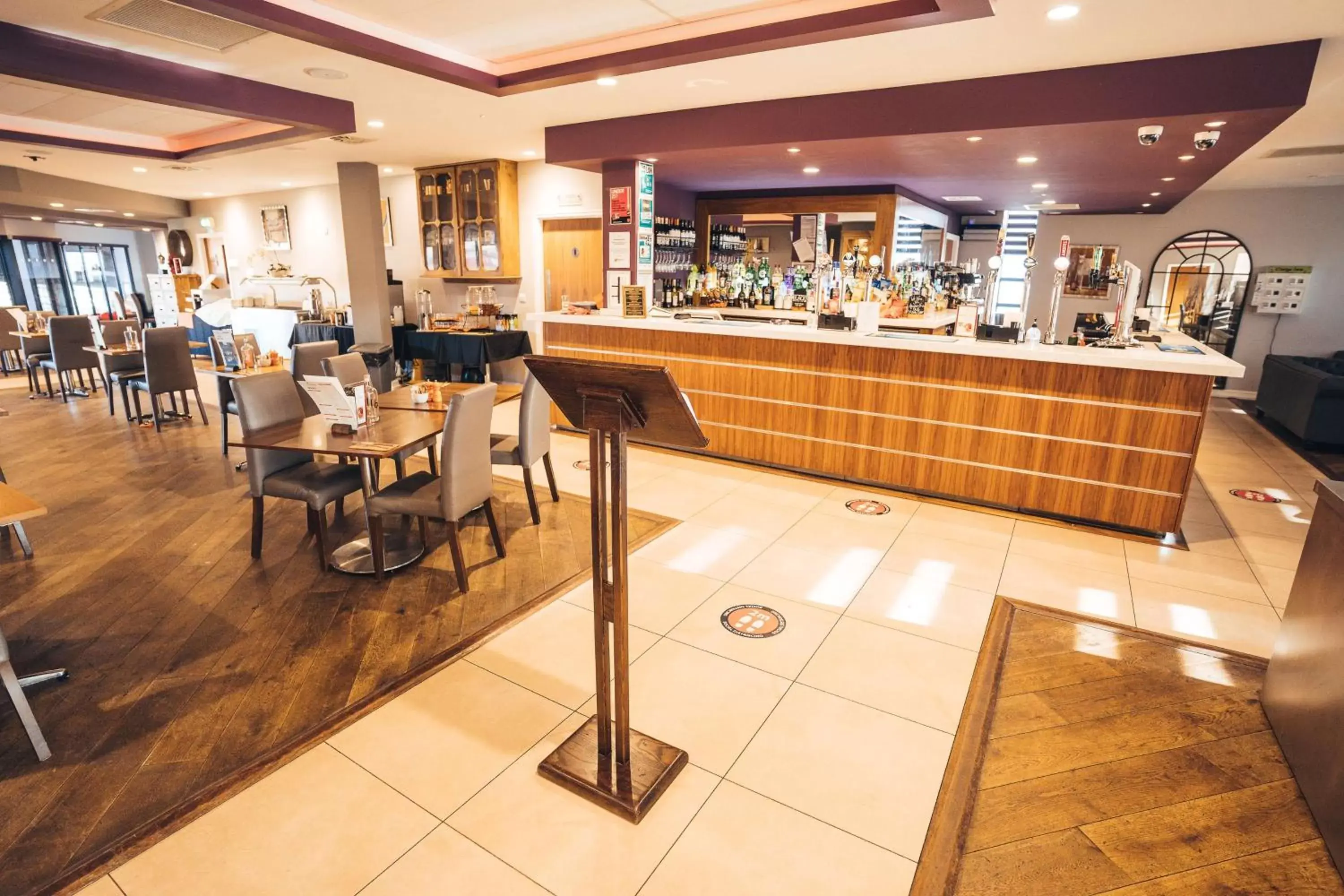 Restaurant/places to eat, Lounge/Bar in Blackpool Football Club Stadium Hotel, a member of Radisson Individuals
