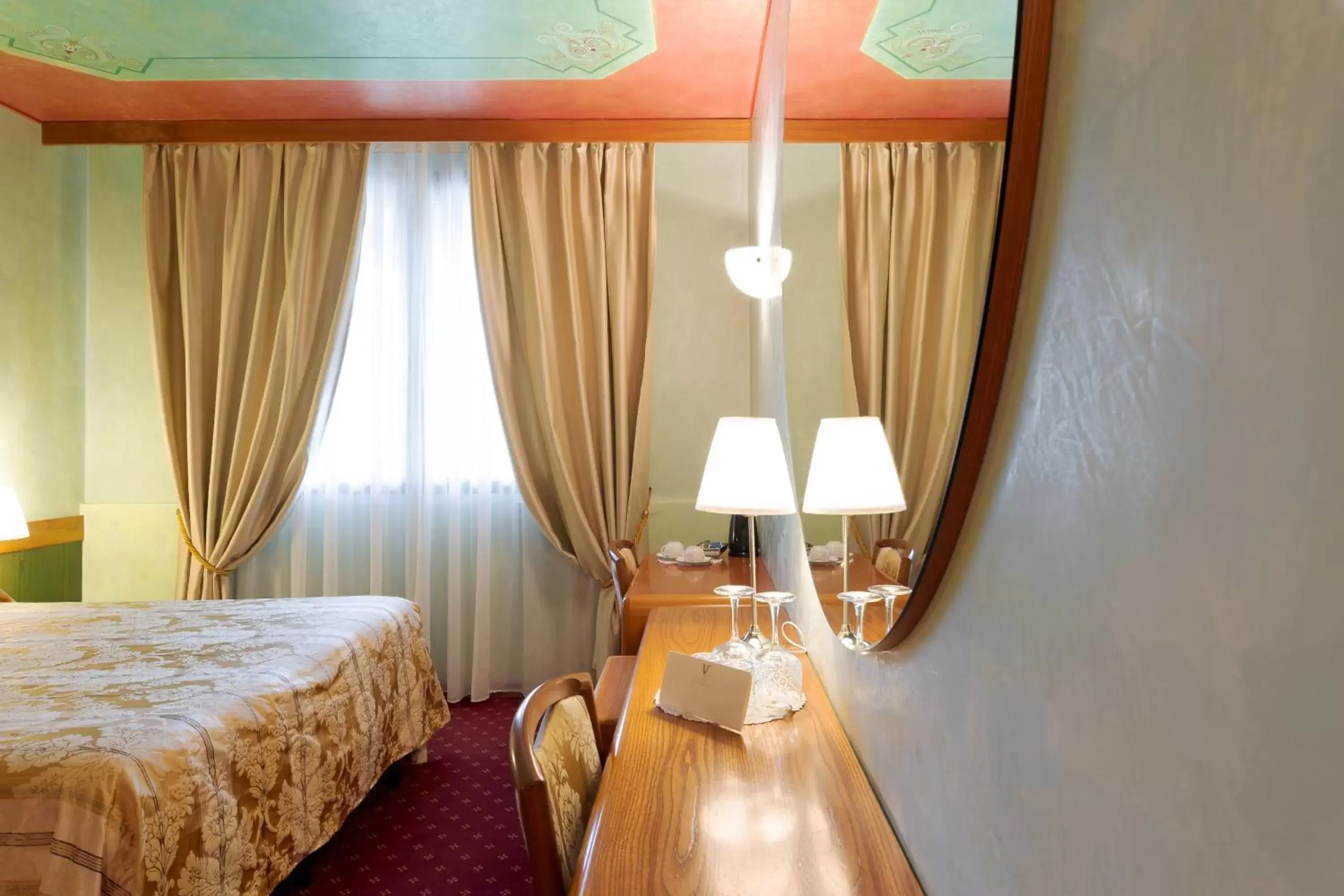 Photo of the whole room, Bed in Hotel Aquila D'Oro Desenzano